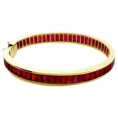 Rubin-Armreif in 18K Goldfassung