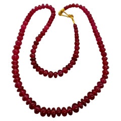 Collar de cuentas de rubí de oro amarillo de 22 quilates