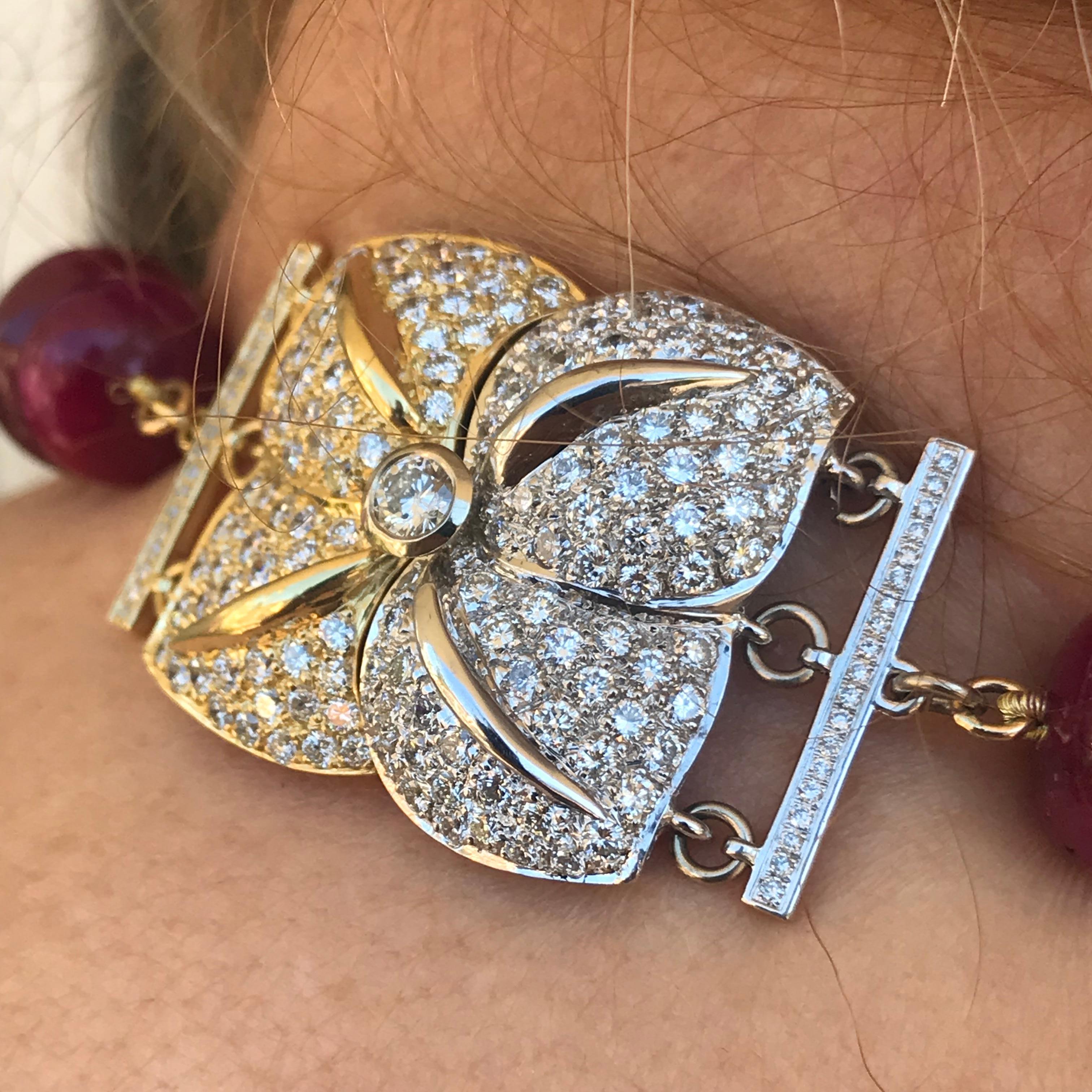 Collana di perle di rubino, oltre 2000 carati, chiusura magnetica con diamanti in vendita 4