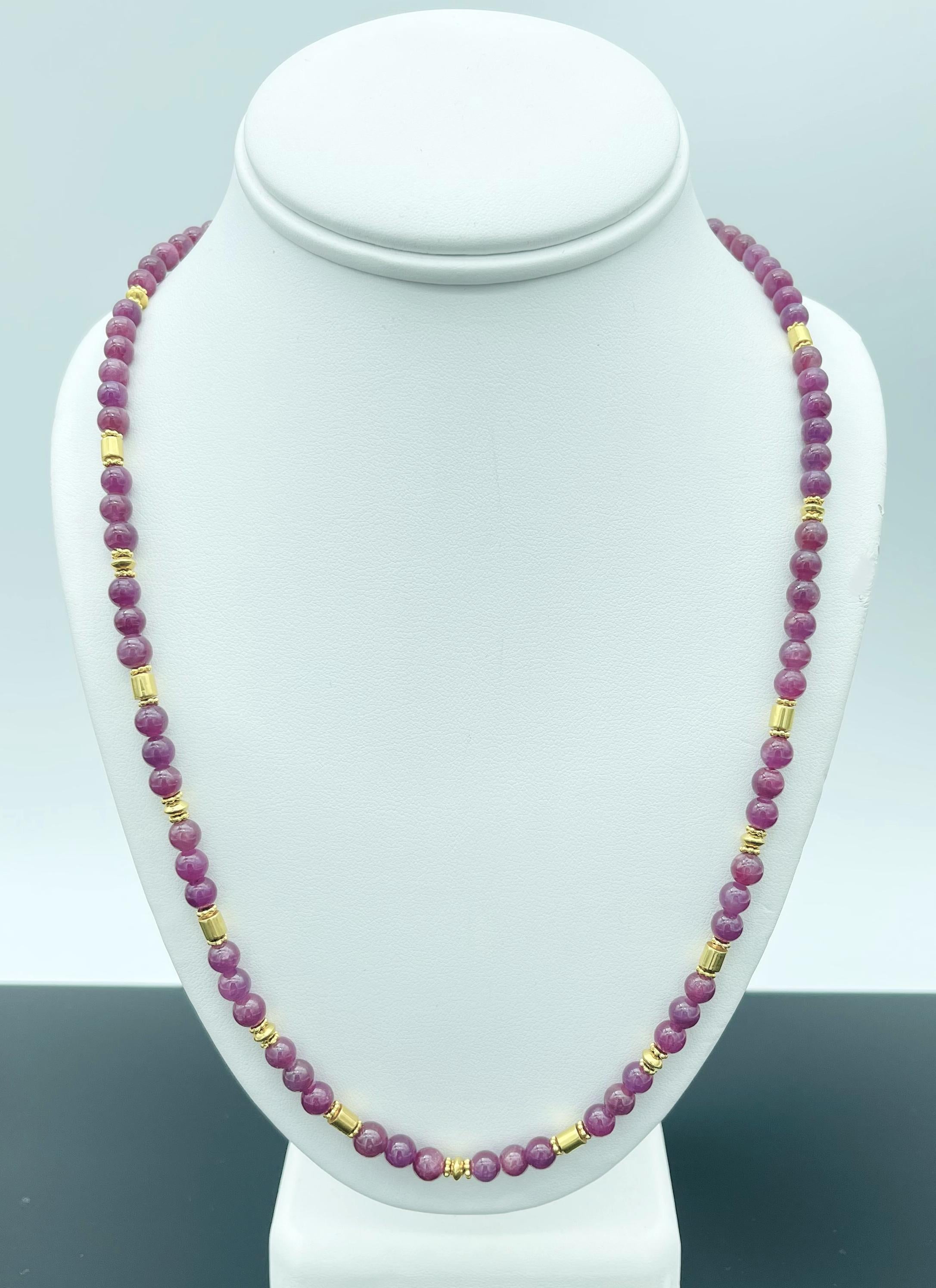 5,50 mm Rubin-Perlenkette mit Akzenten aus 18k und 22k Gelbgold 1