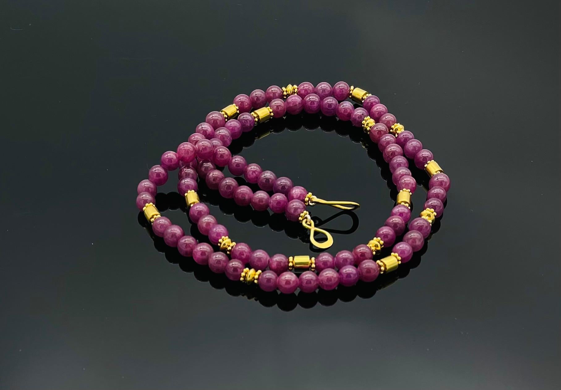 5,50 mm Rubin-Perlenkette mit Akzenten aus 18k und 22k Gelbgold im Zustand „Neu“ in Los Angeles, CA