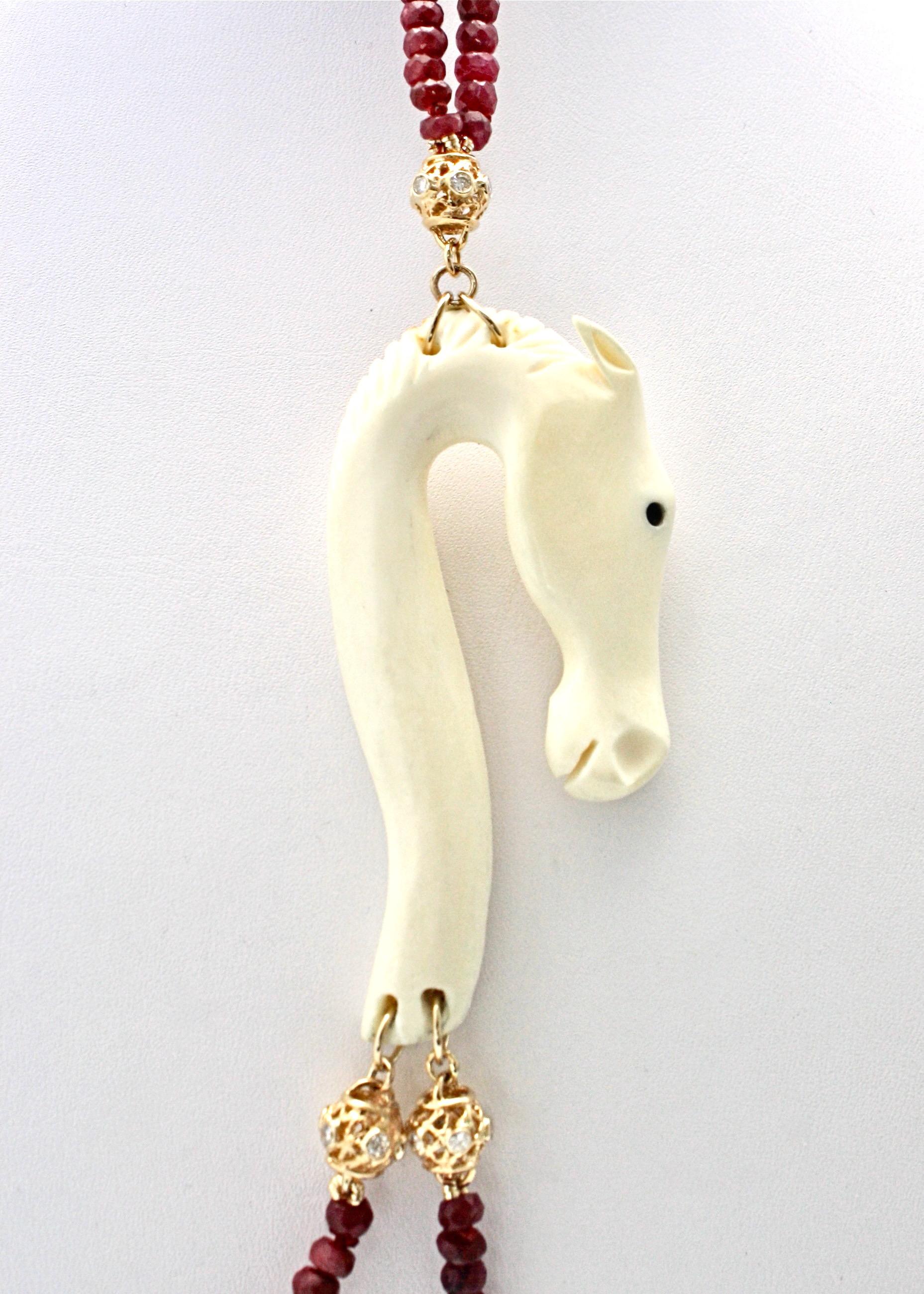 Collar de cuentas de rubí con jade, hueso y diamantes Oro amarillo de 18 quilates en venta 1