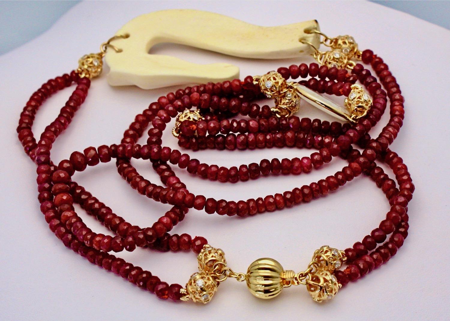 Collar de cuentas de rubí con jade, hueso y diamantes Oro amarillo de 18 quilates en venta 3