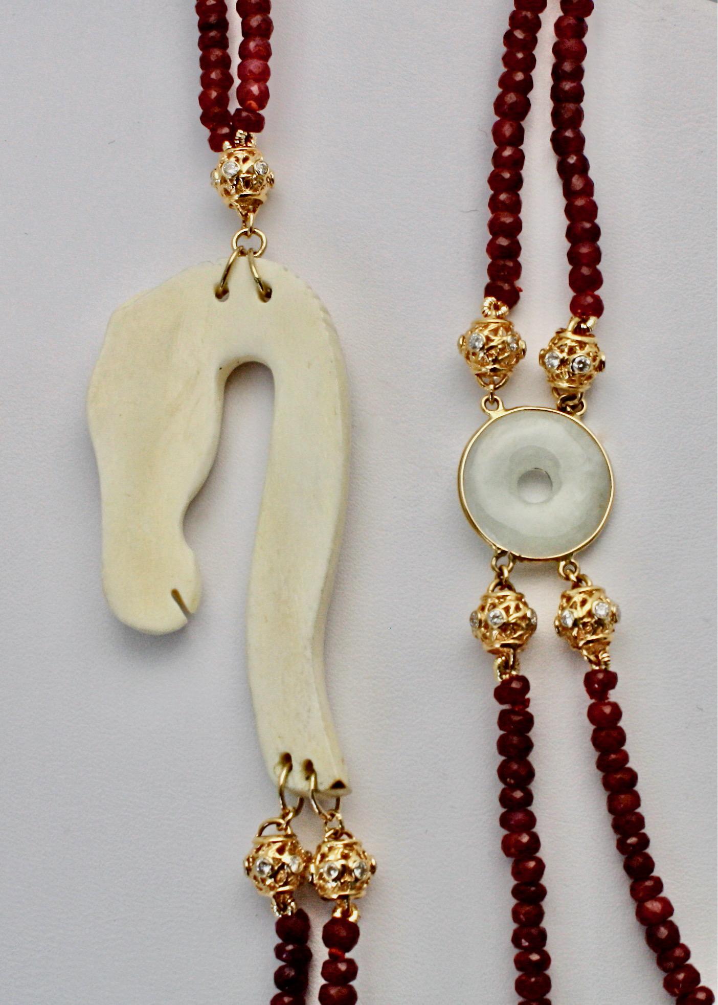 Perlenkette mit Rubin mit Jade, Knochen, Diamanten aus 18 Karat Gelbgold im Zustand „Neu“ im Angebot in North Hollywood, CA