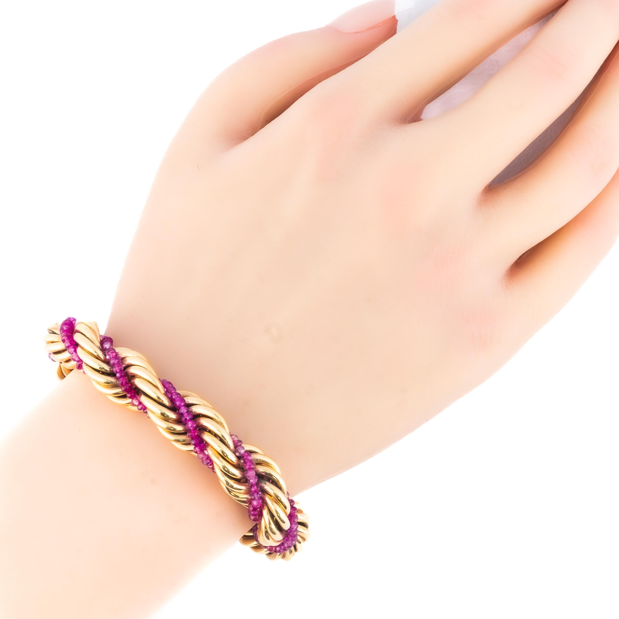 Rétro Bracciale in corda d'oro con perline di rubino in vendita