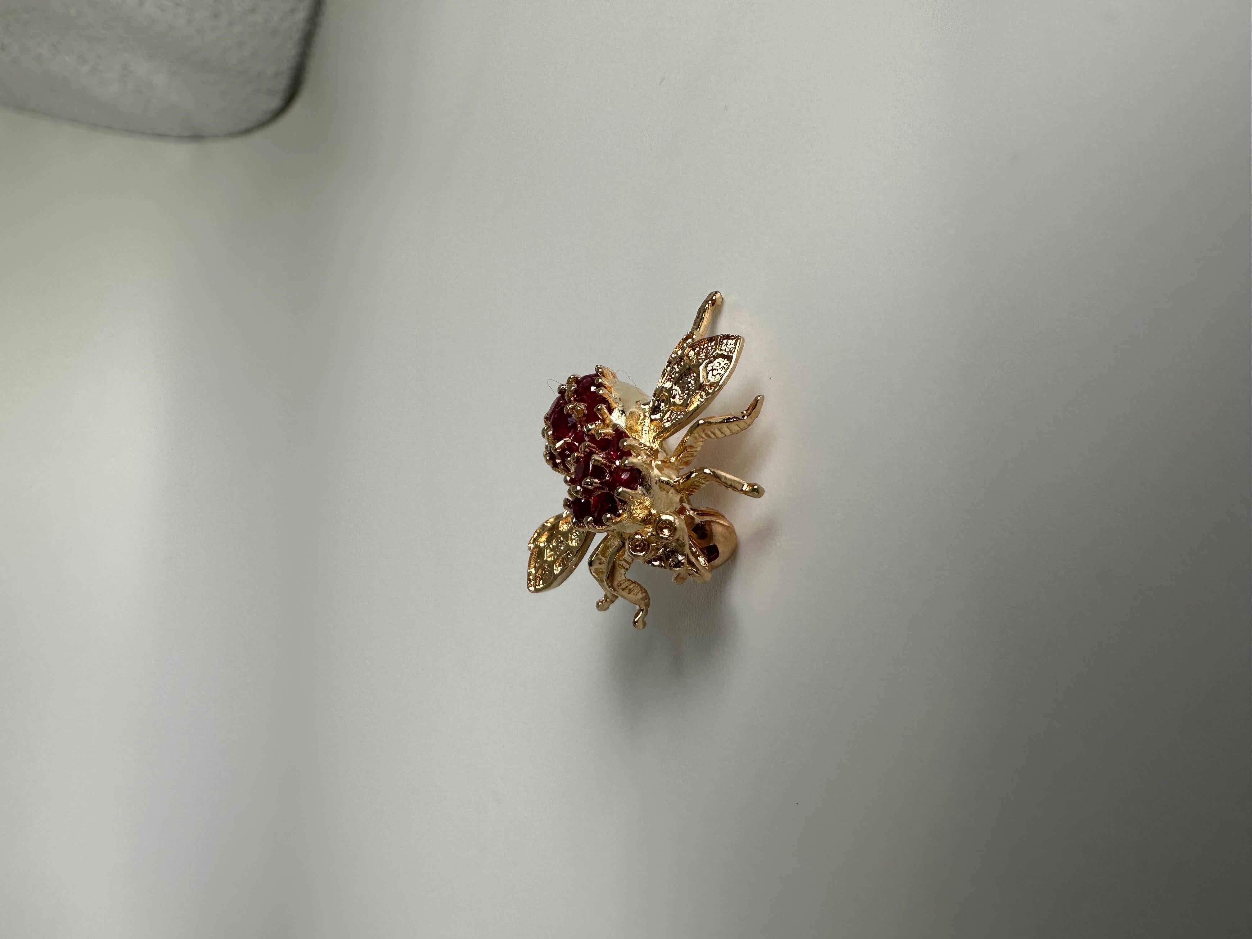 Round Cut Ruby Bee Pin Brooch 14KT yellow gold For Sale
