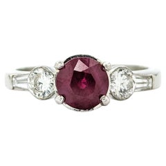 Ring aus Platin mit Rubin und Diamant in Lünette