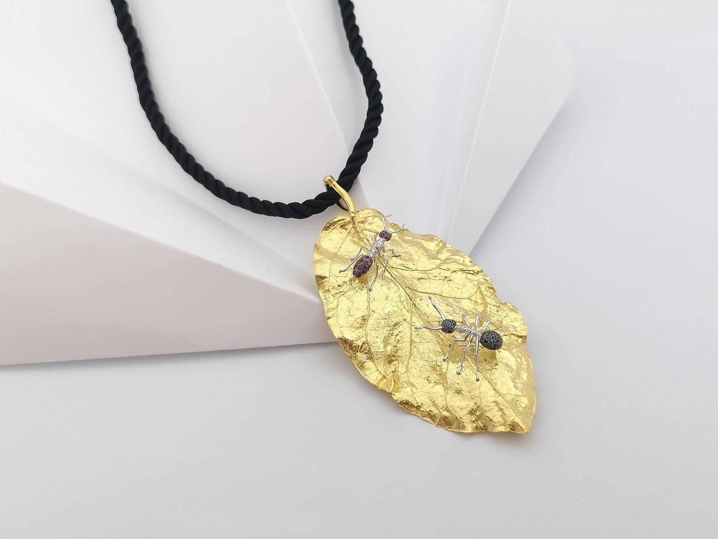 Ruby, Black Diamond and Diamond Brooch / Pendant Set in 18 Karat Gold Settings 1