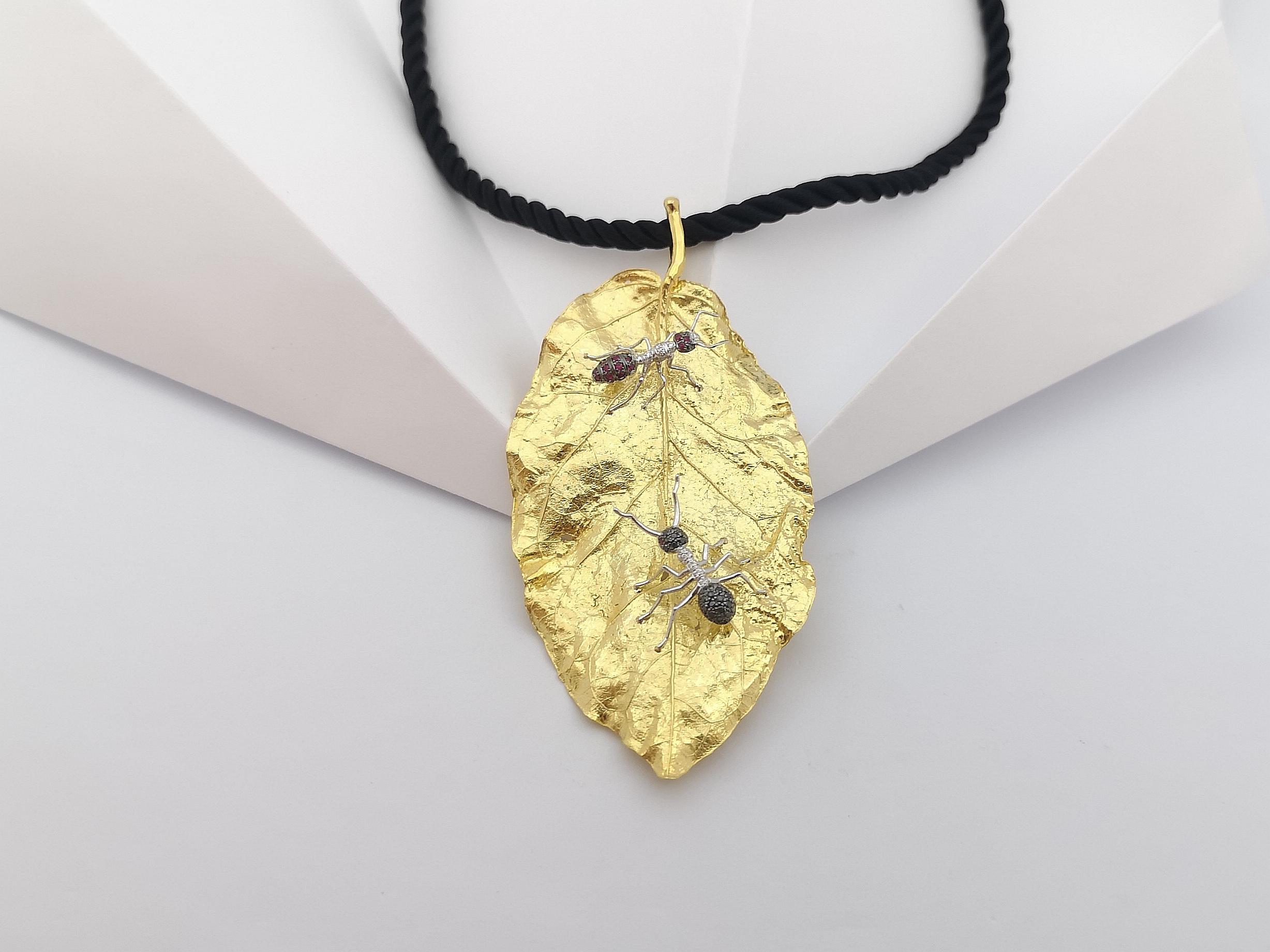 Ruby, Black Diamond and Diamond Brooch / Pendant Set in 18 Karat Gold Settings 3