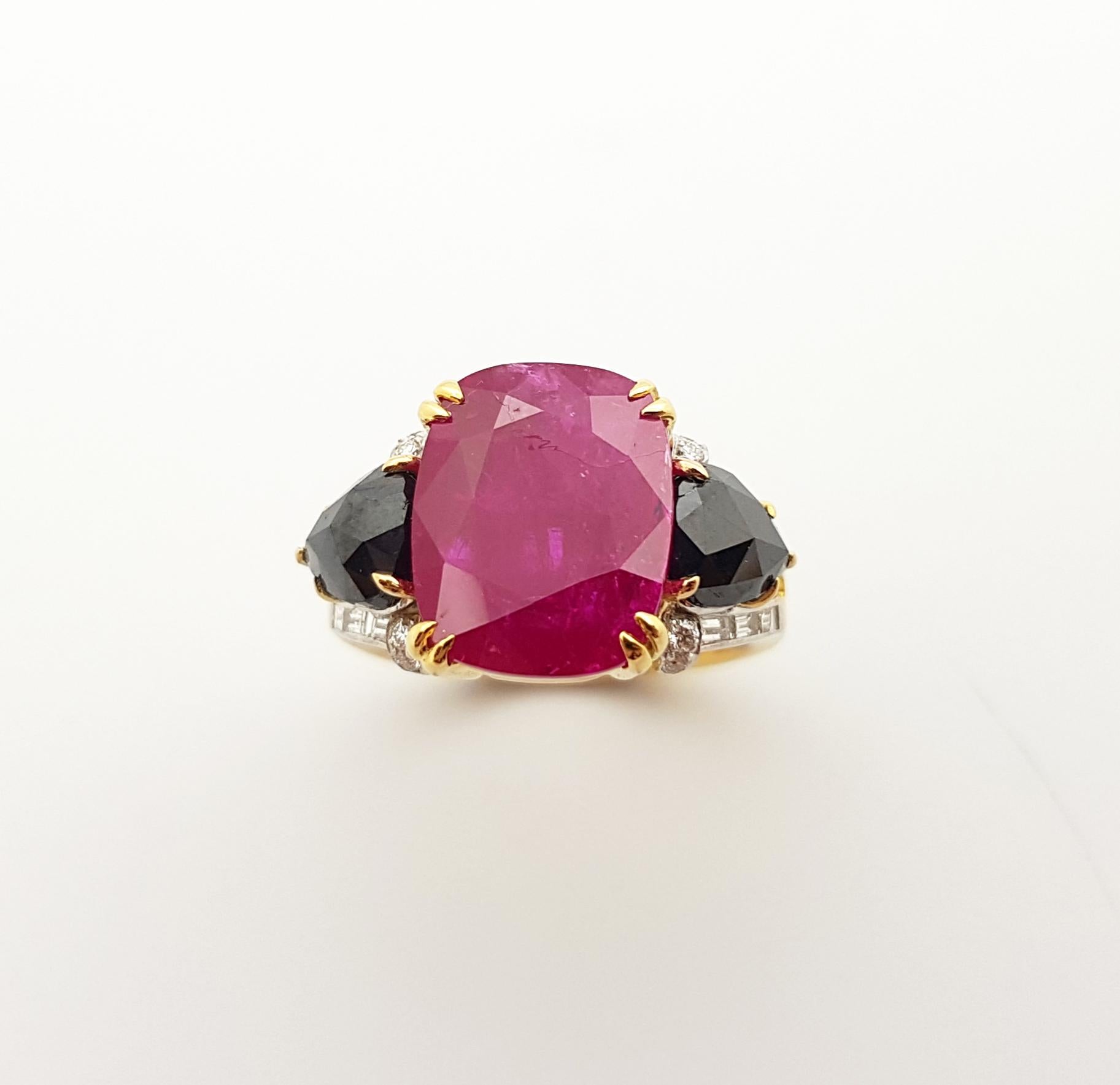Ruby, Black Diamond and Diamond Ring Set in 18 Karat Gold Settings For Sale 4