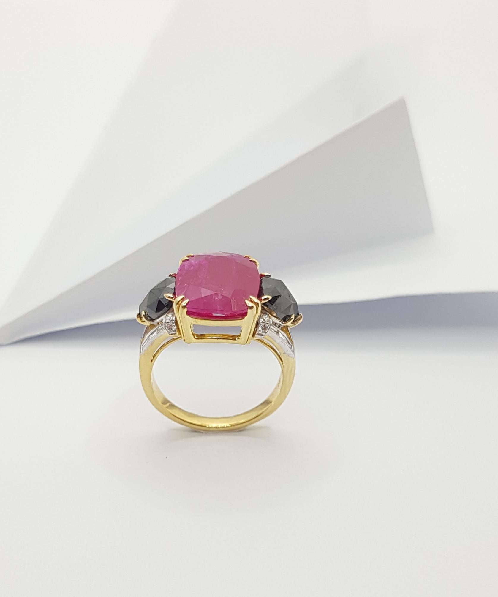 Ruby, Black Diamond and Diamond Ring Set in 18 Karat Gold Settings For Sale 7