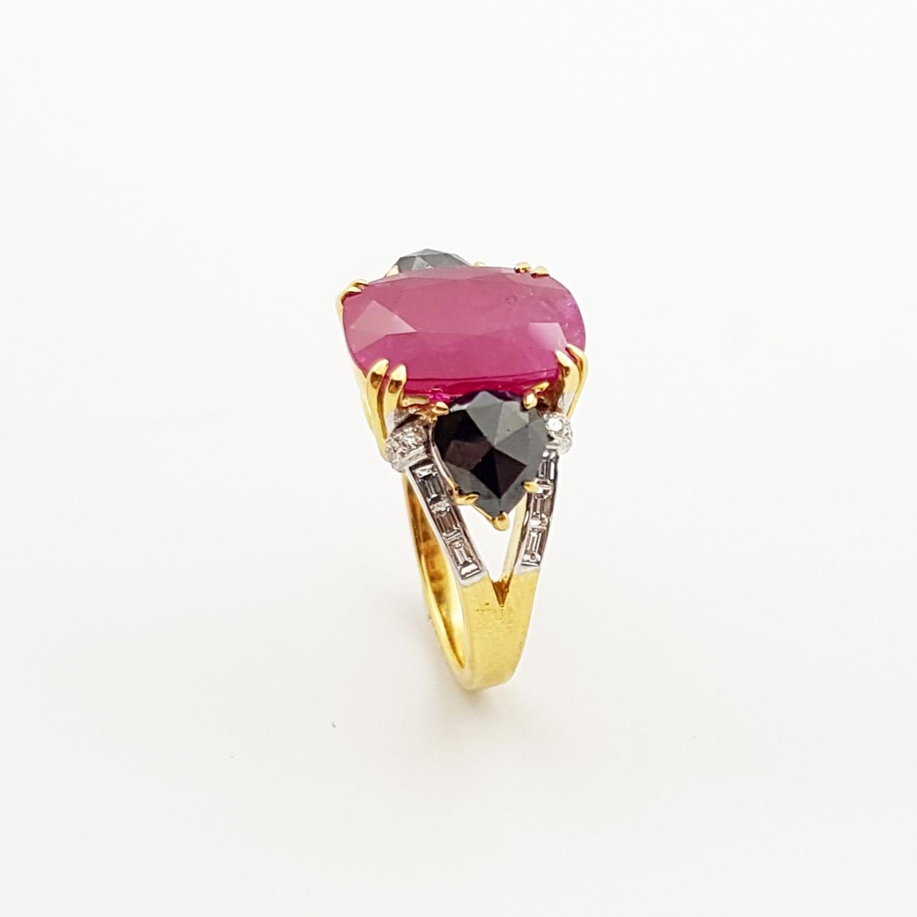 Ruby, Black Diamond and Diamond Ring Set in 18 Karat Gold Settings For Sale 2