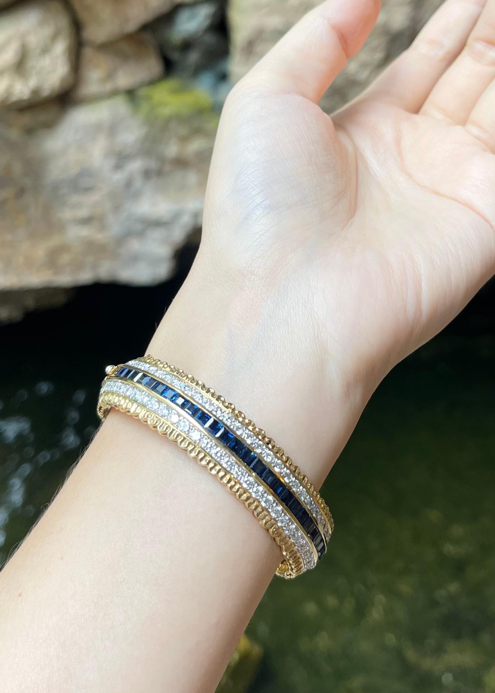 Beidseitig besetzter Armreif mit Rubin, blauem Saphir und Diamant in 18K Goldfassung (Carréschliff) im Angebot