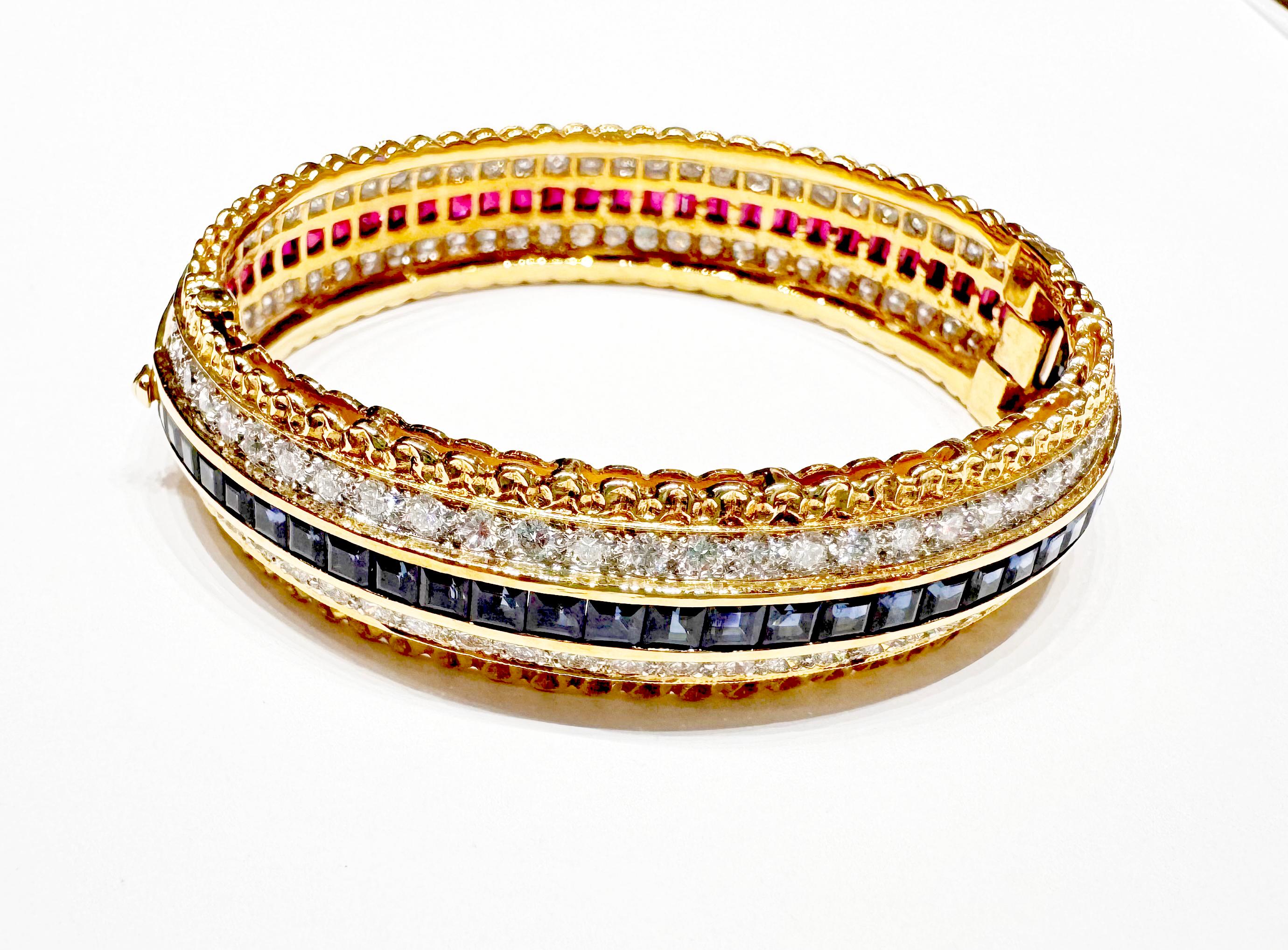 Beidseitig besetzter Armreif mit Rubin, blauem Saphir und Diamant in 18K Goldfassung im Angebot 2