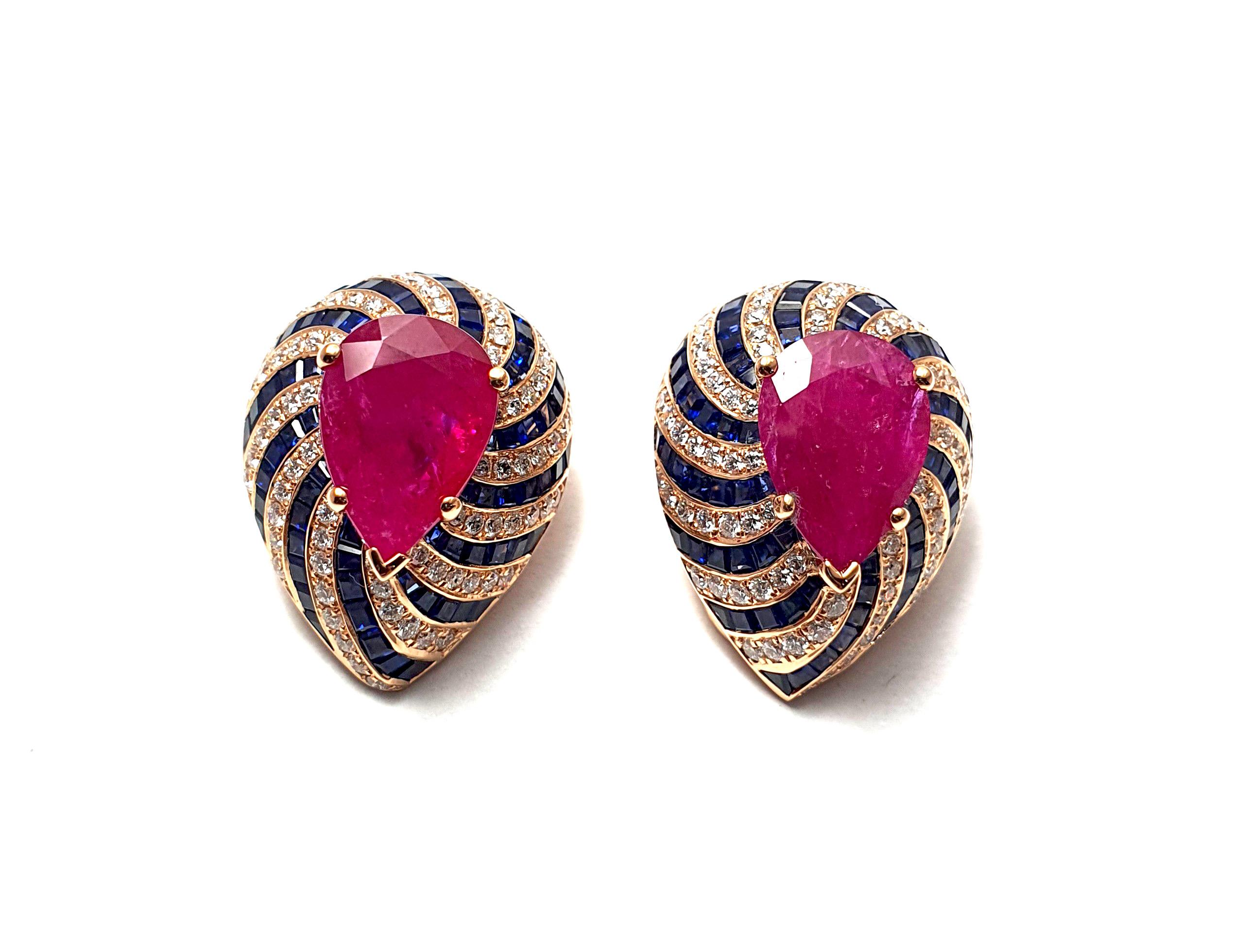 Pendientes de rubí, zafiro azul y diamantes engastados en oro rosa de 18 quilates en Nuevo estado para la venta en Bangkok, TH