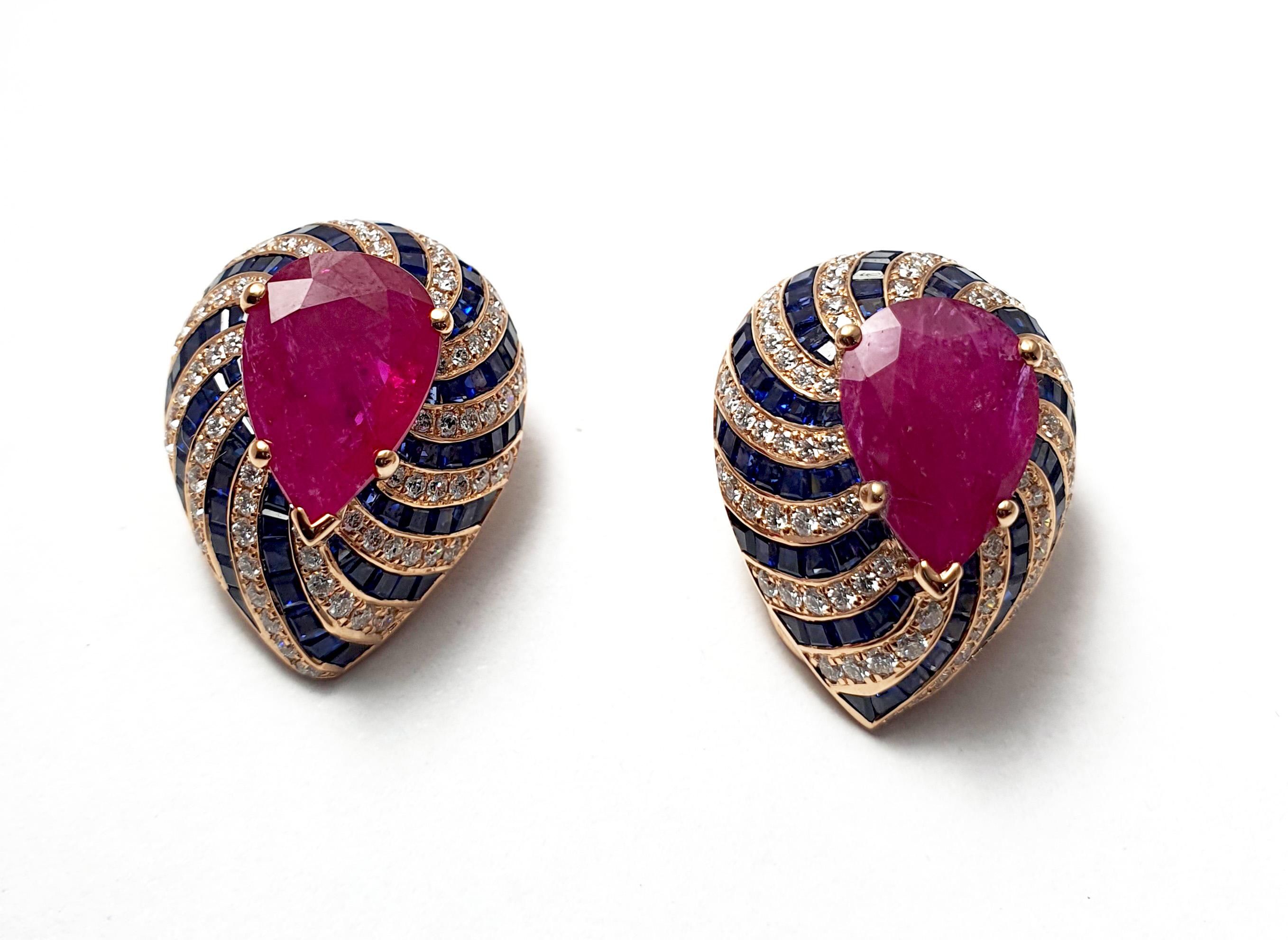 Pendientes de rubí, zafiro azul y diamantes engastados en oro rosa de 18 quilates en venta 2