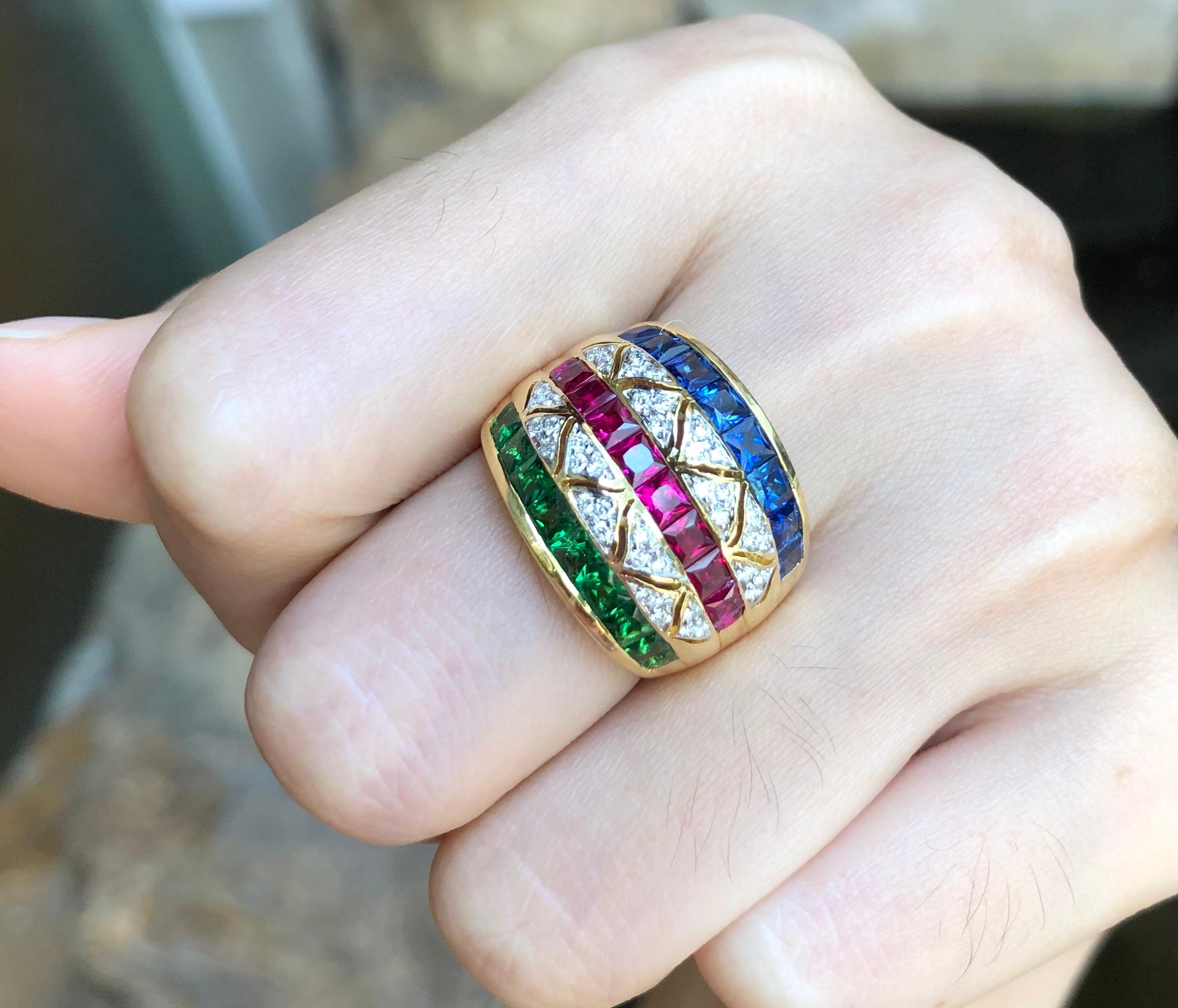 Ring mit Rubin, blauem Saphir und Tsavorit mit Diamant in 18 Karat Goldfassung (Zeitgenössisch) im Angebot