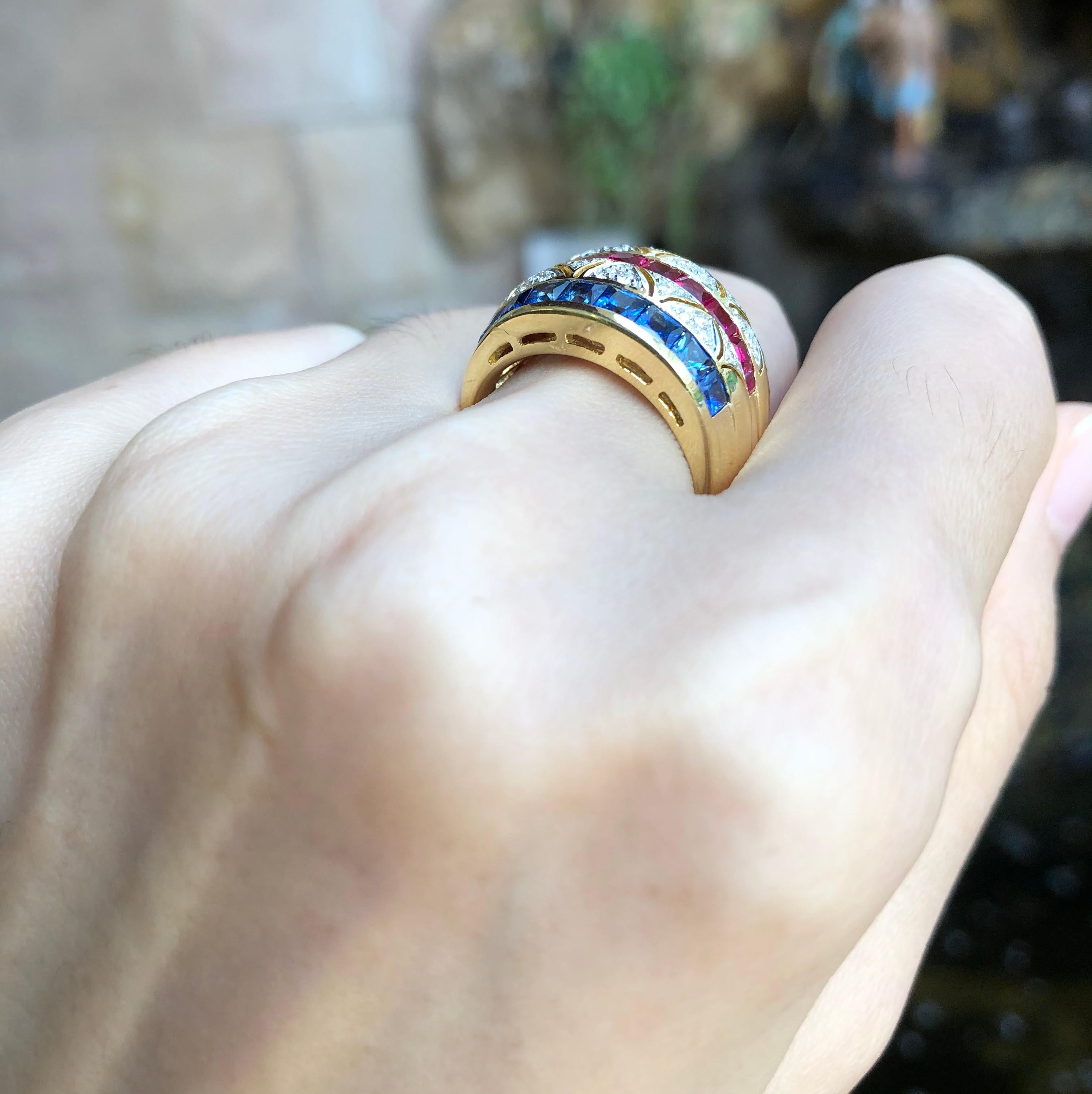 Ring mit Rubin, blauem Saphir und Tsavorit mit Diamant in 18 Karat Goldfassung für Damen oder Herren im Angebot