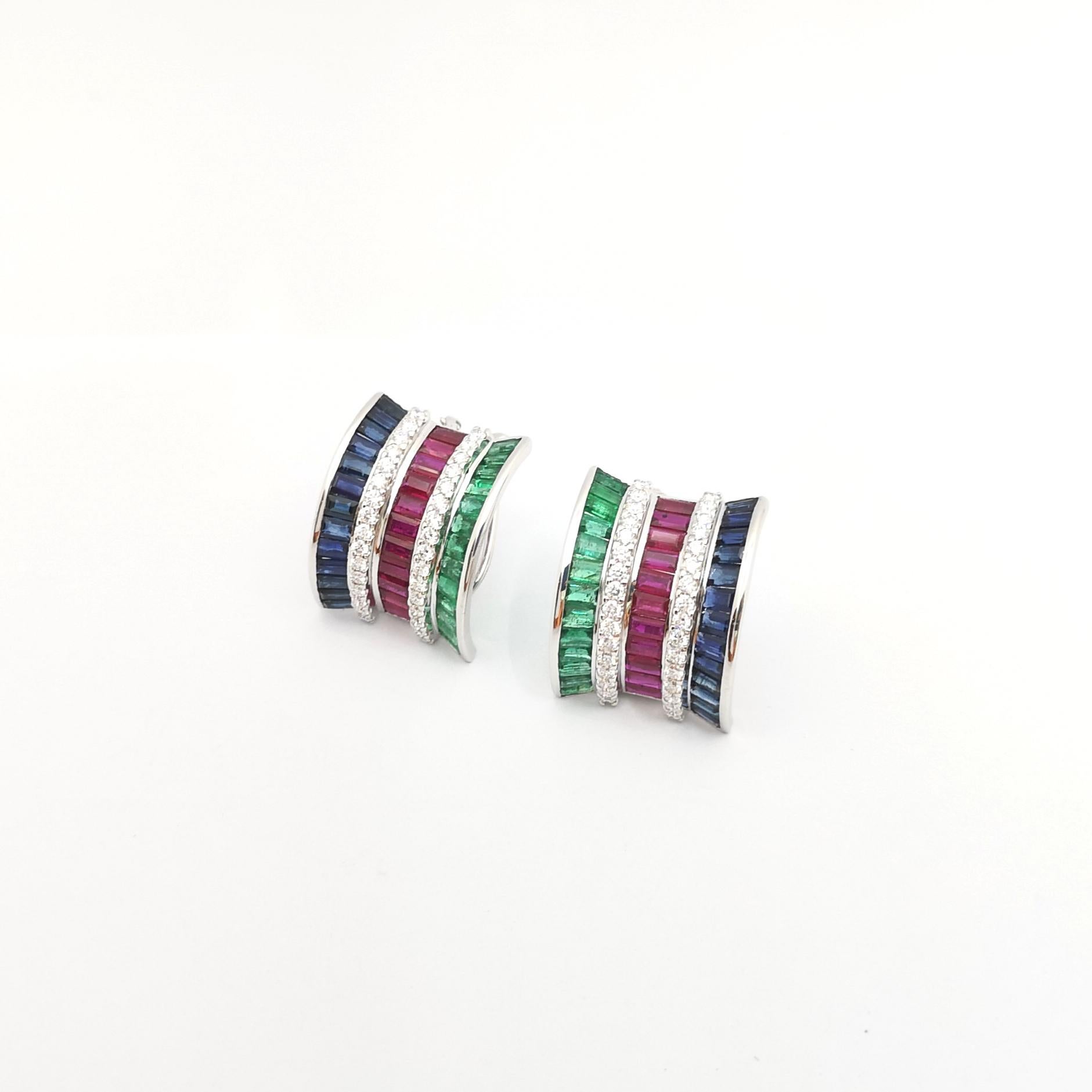 Pendientes de rubí, zafiro azul, esmeralda y diamantes engastados en oro blanco de 18 quilates en Nuevo estado para la venta en Bangkok, TH