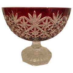 Bol de centre de table en cristal taillé de Bohème tchécoslovaque et rubis sur piédestal transparent