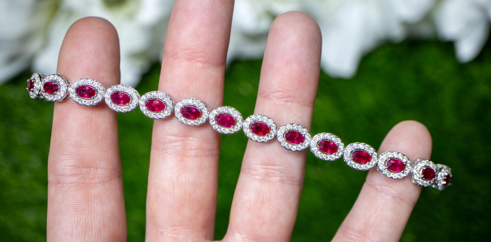 Contemporary Ruby Bracelet Diamond Halo 9.4 Carats 18K Gold For Sale