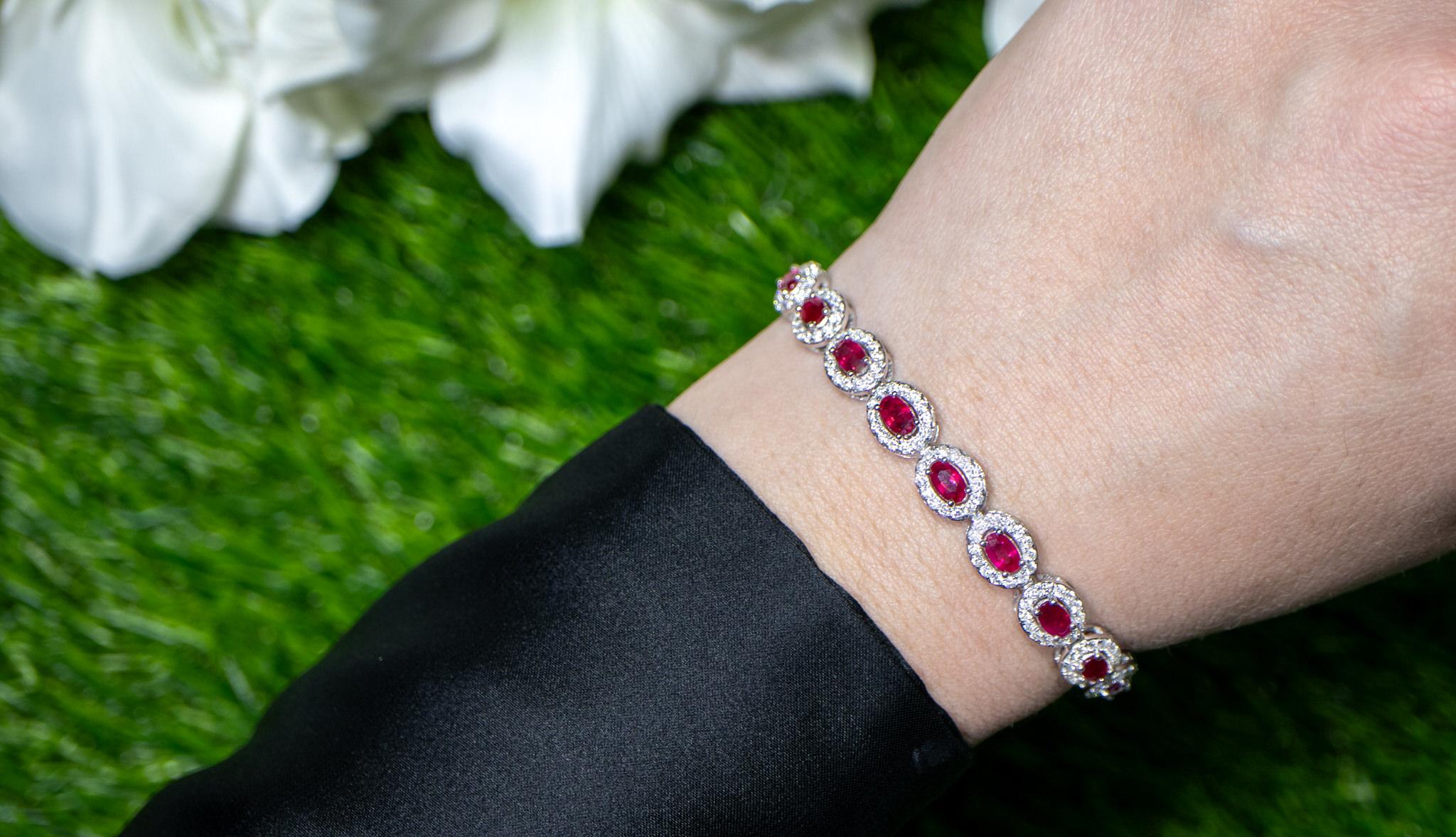 Ruby Bracelet Diamond Halo 9.4 Carats 18K Gold In Excellent Condition For Sale In Laguna Niguel, CA
