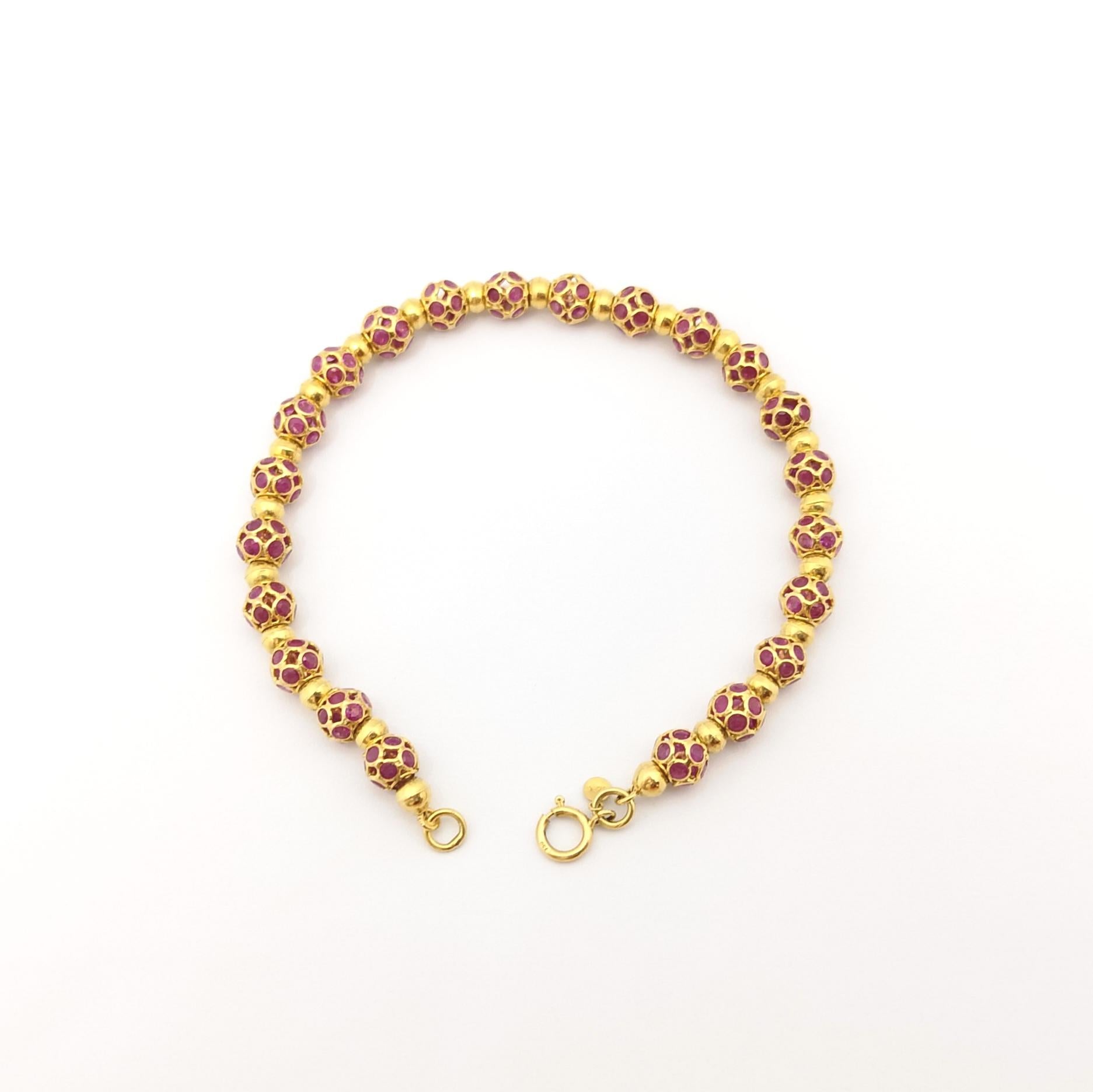 Ruby Bracelet set in 18K Gold Settings For Sale 4