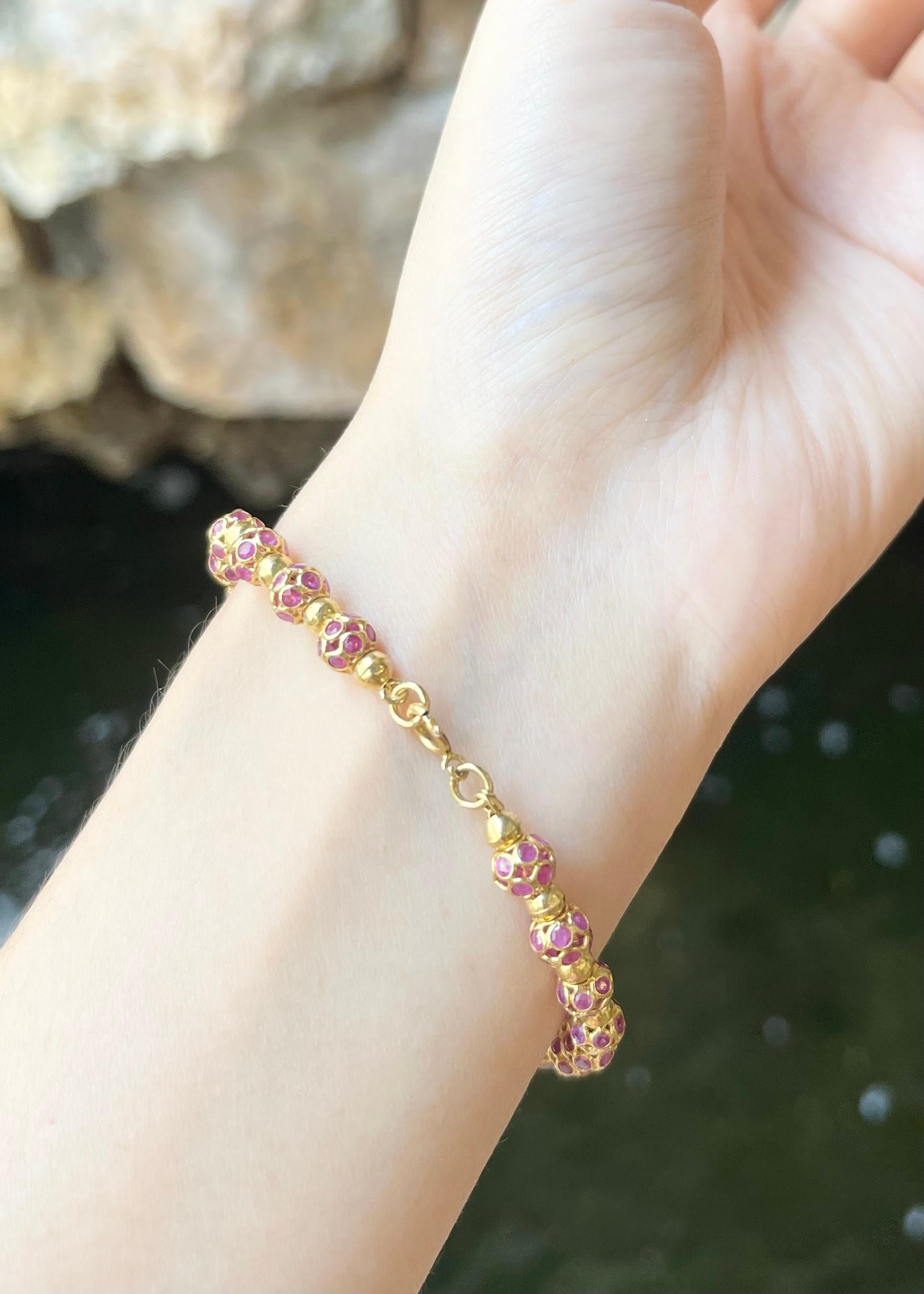 Ruby Bracelet set in 18K Gold Settings In New Condition For Sale In Bangkok, TH