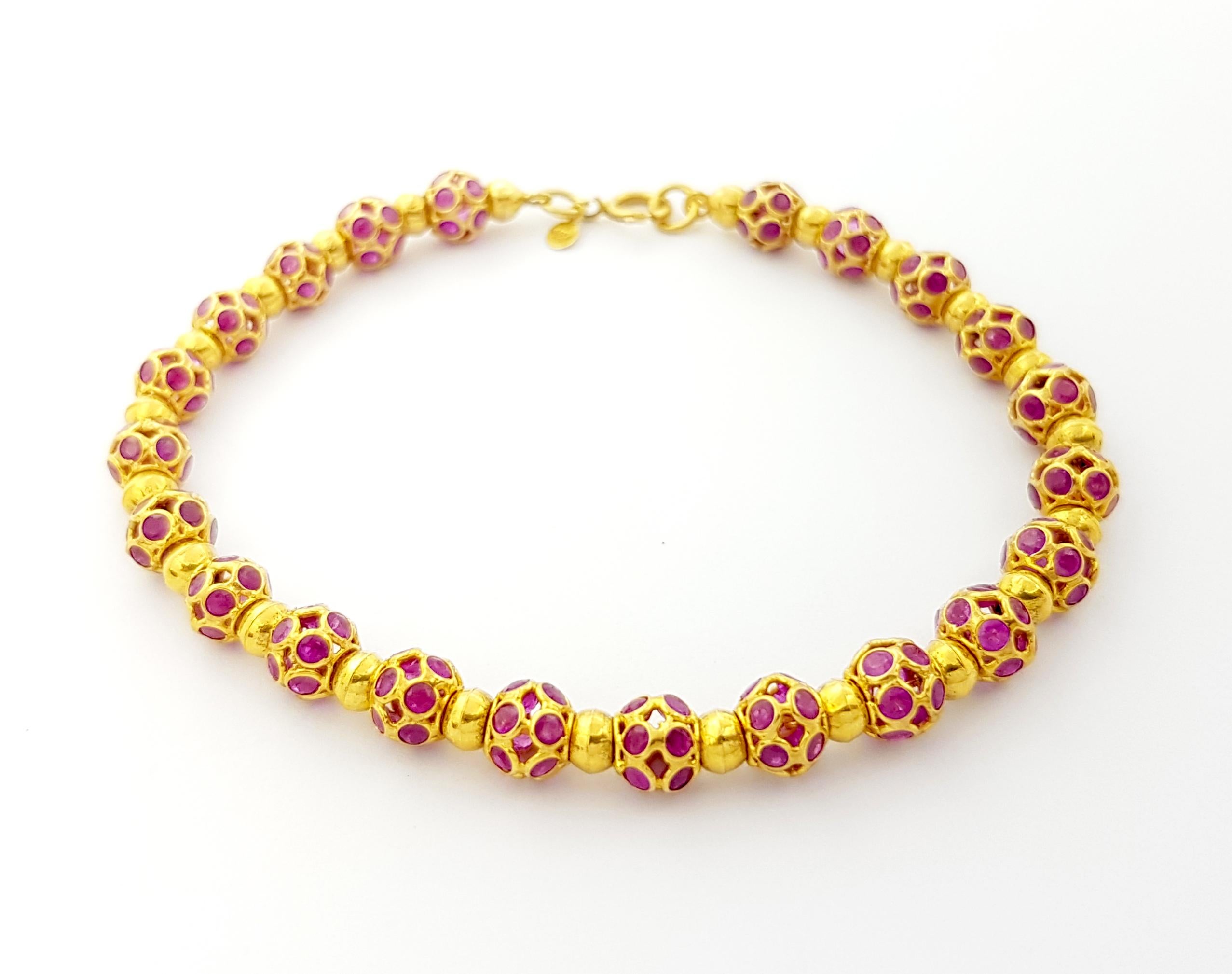 Ruby Bracelet set in 18K Gold Settings For Sale 2
