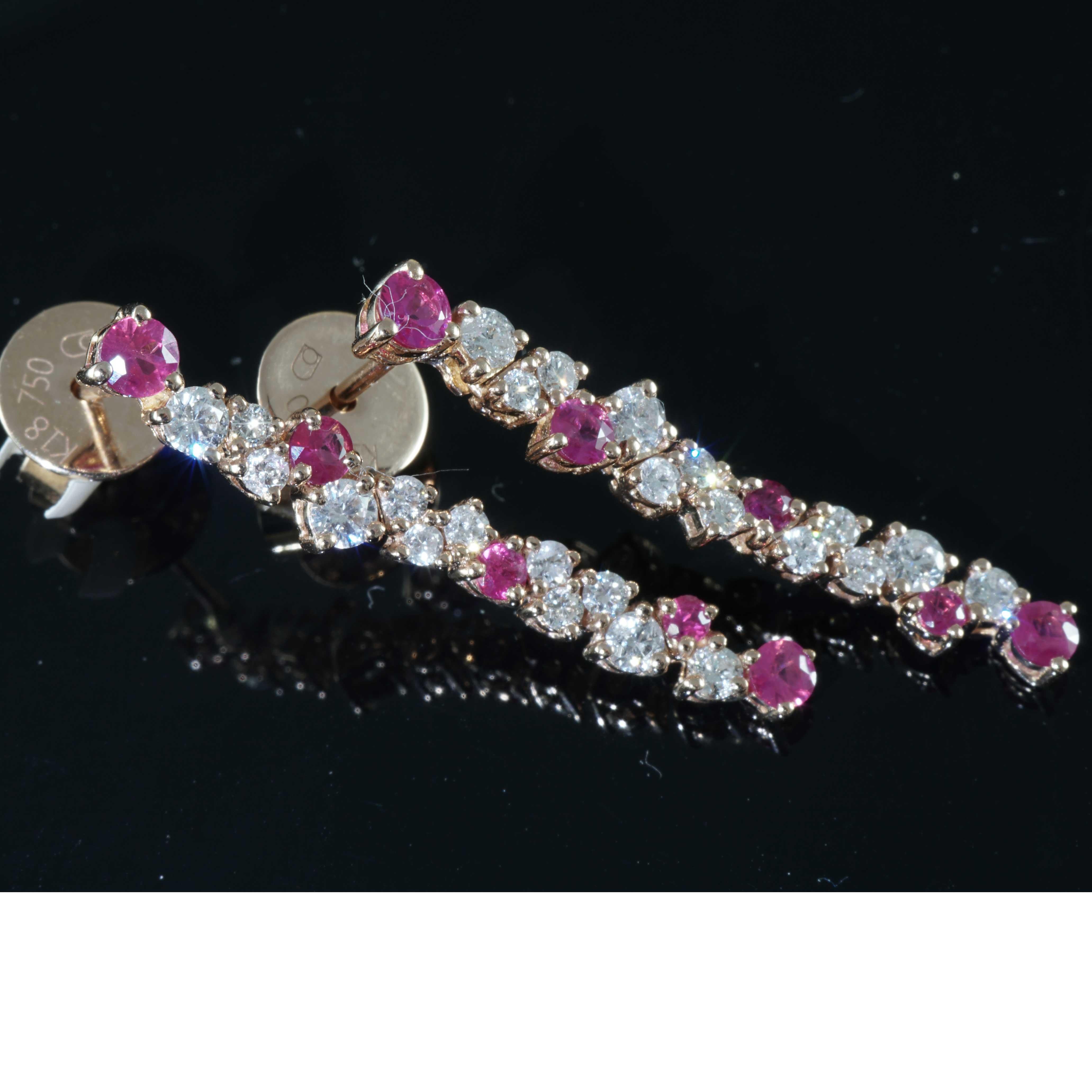 da uomo o donna Orecchini con brillanti di rubino per un aspetto splendido 0,40 ct 0,56 ct 27 x 4 mm in vendita