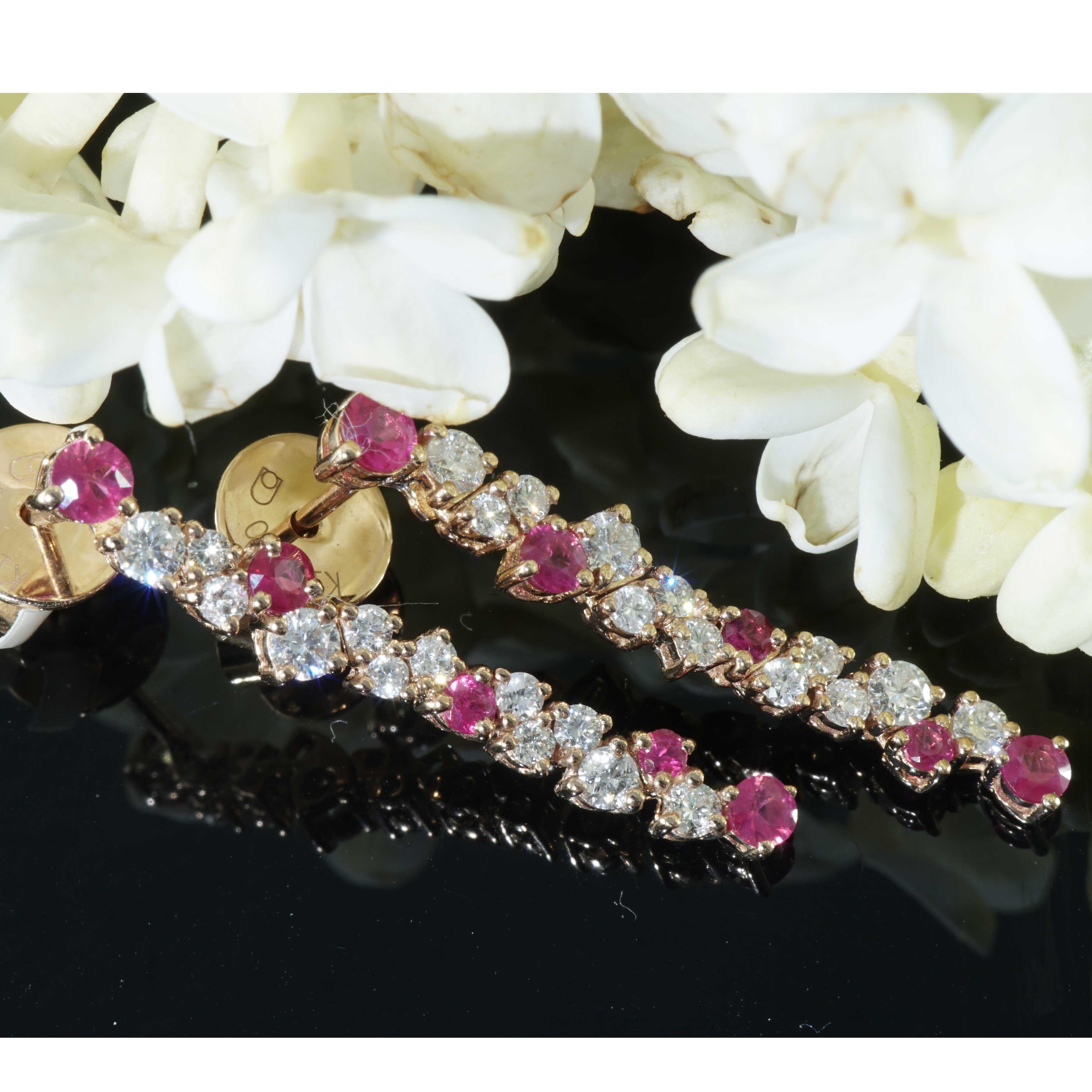 Orecchini con brillanti di rubino per un aspetto splendido 0,40 ct 0,56 ct 27 x 4 mm in vendita 1