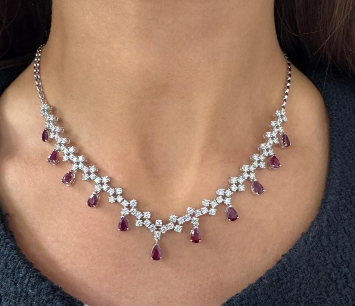 Ruby Burma and diamond Art Deco drop necklace 18k white gold Corte pera en venta