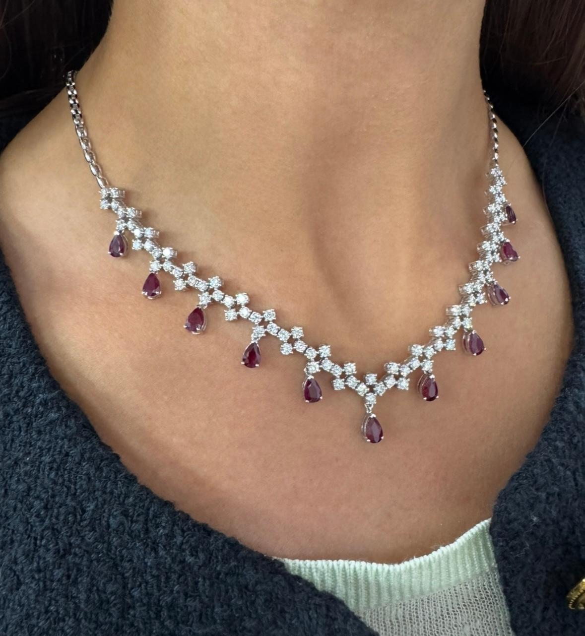 Ruby Burma and diamond Art Deco drop necklace 18k white gold en Nuevo estado para la venta en London, GB
