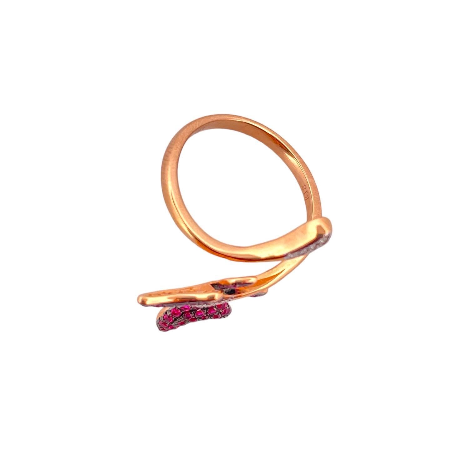 Moderno Anello con diamante e farfalla di rubino - Oro rosa 18 carati
