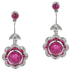 Boucles d'oreilles en platine avec cabochon de rubis et diamants