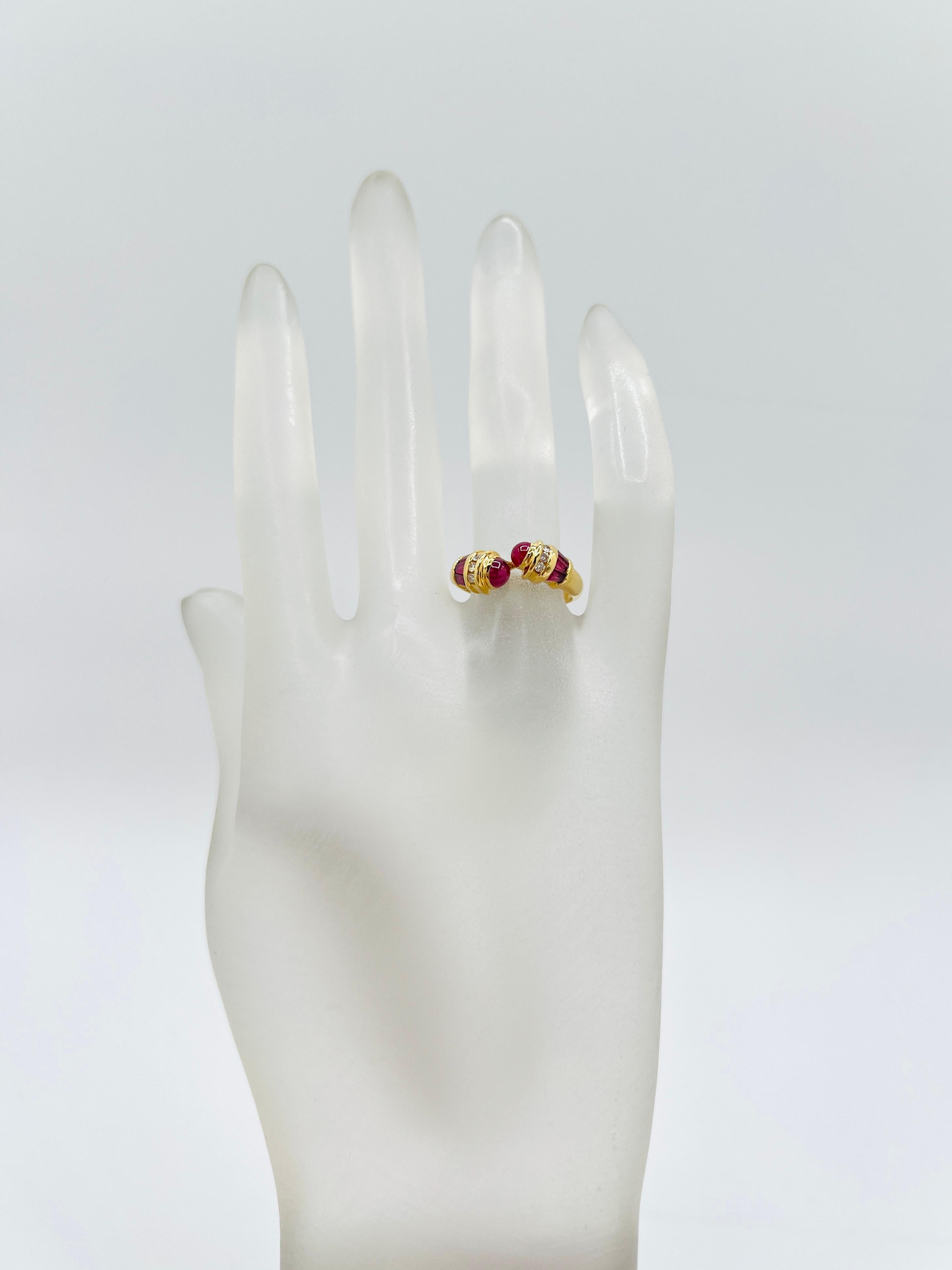 Ruby Cabochon and White Diamond Ring in 18K Yellow Gold In New Condition For Sale In Los Angeles, CA