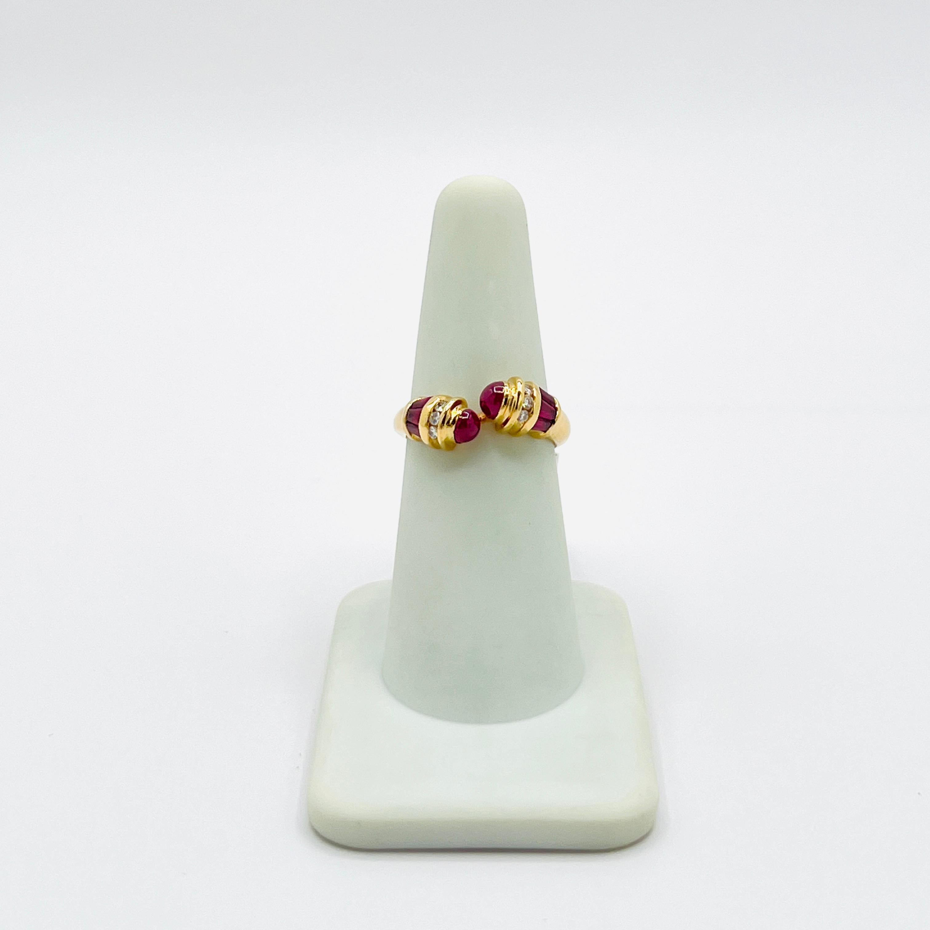 Women's or Men's Ruby Cabochon and White Diamond Ring in 18K Yellow Gold For Sale