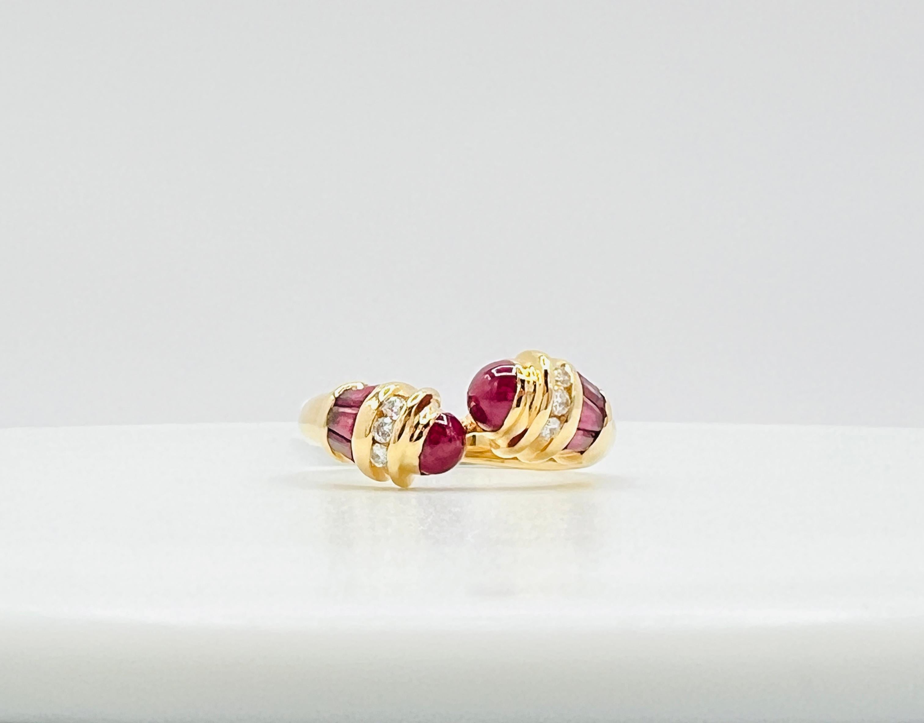 Ruby Cabochon and White Diamond Ring in 18K Yellow Gold For Sale 1