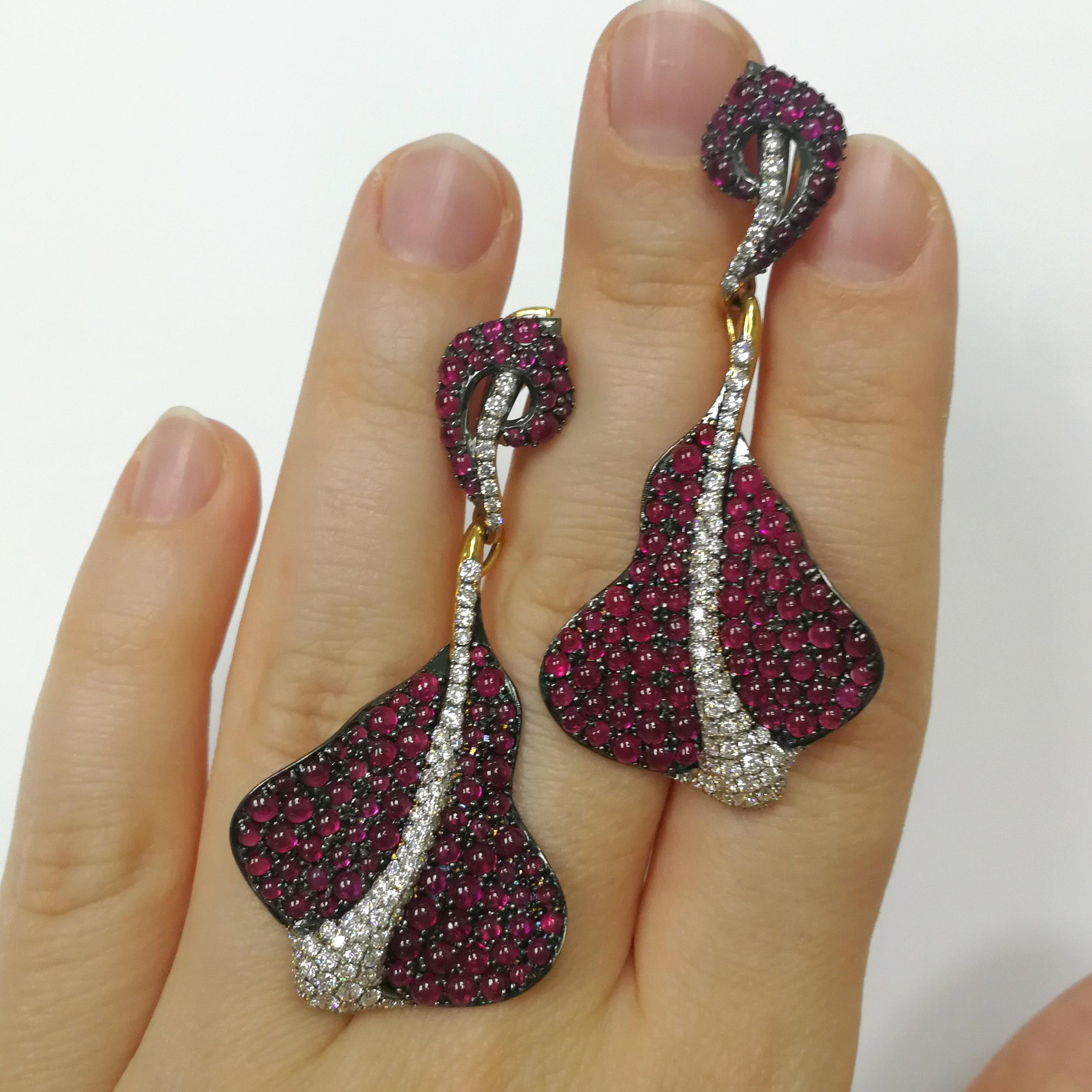 Contemporary Ruby Cabochon Diamonds 18 Karat Yellow and Black Gold Stingray Earrings For Sale