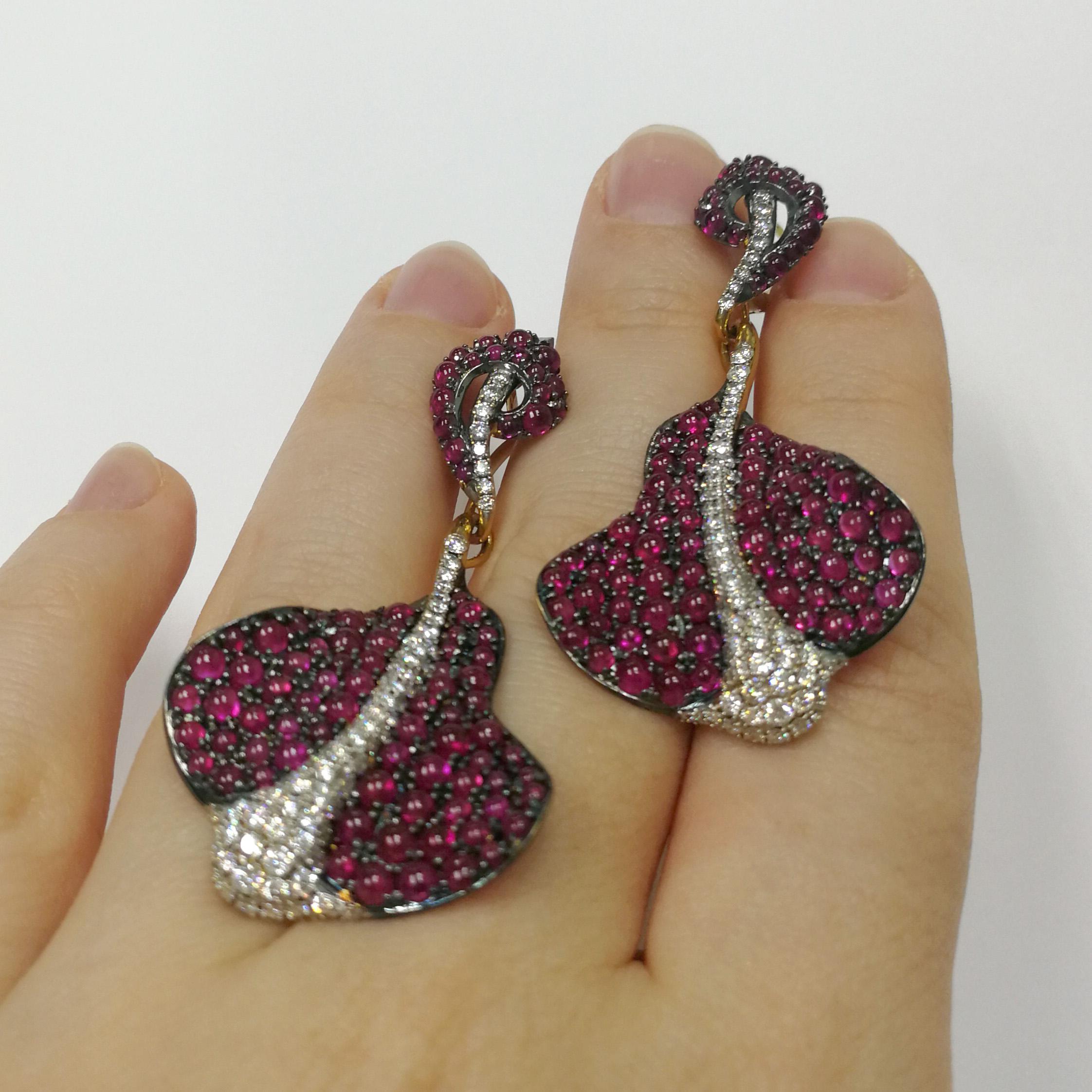 Round Cut Ruby Cabochon Diamonds 18 Karat Yellow and Black Gold Stingray Earrings For Sale