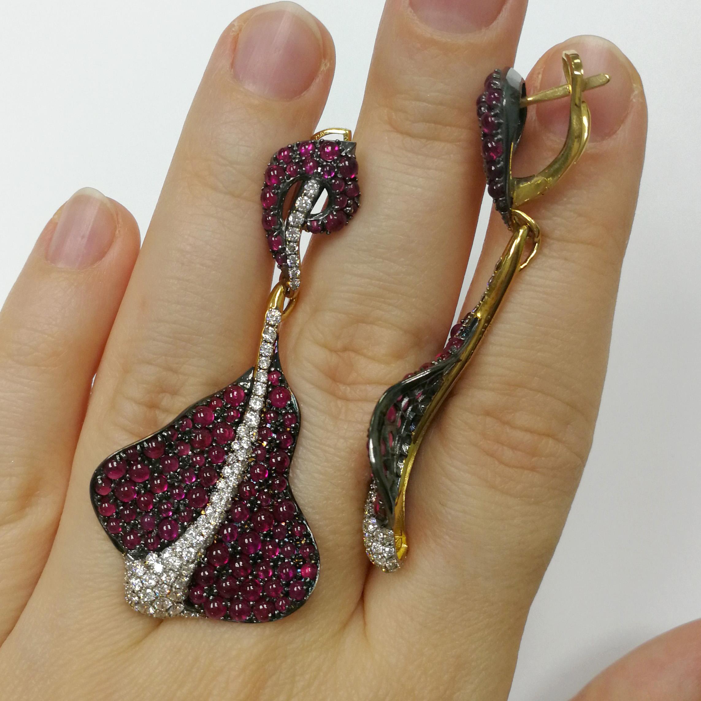 Ruby Cabochon Diamonds 18 Karat Yellow and Black Gold Stingray Earrings In New Condition For Sale In Bangkok, TH