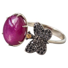Ruby cabochon  ring.