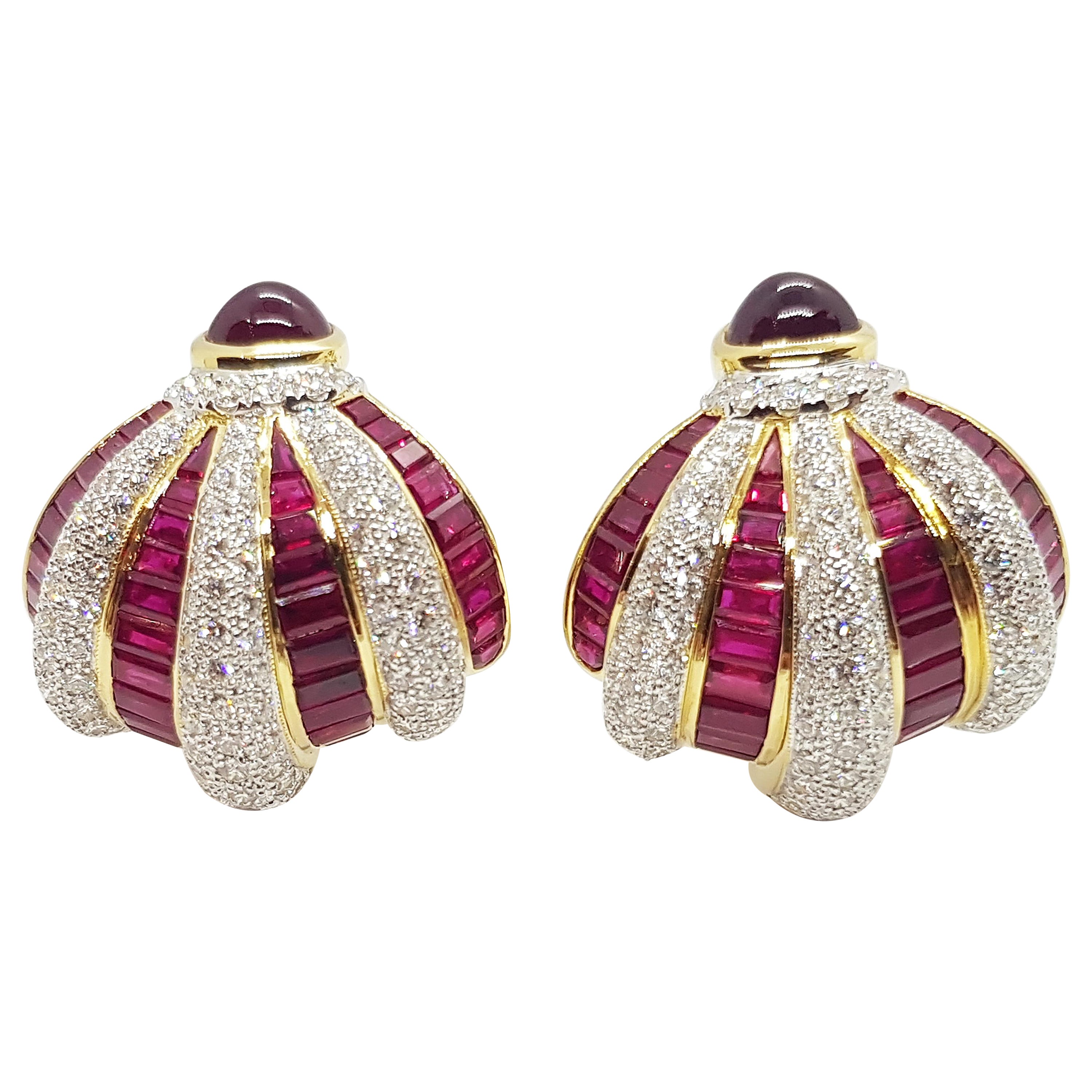 Orecchini di rubino, rubino cabochon e diamanti con montatura in oro 18 carati