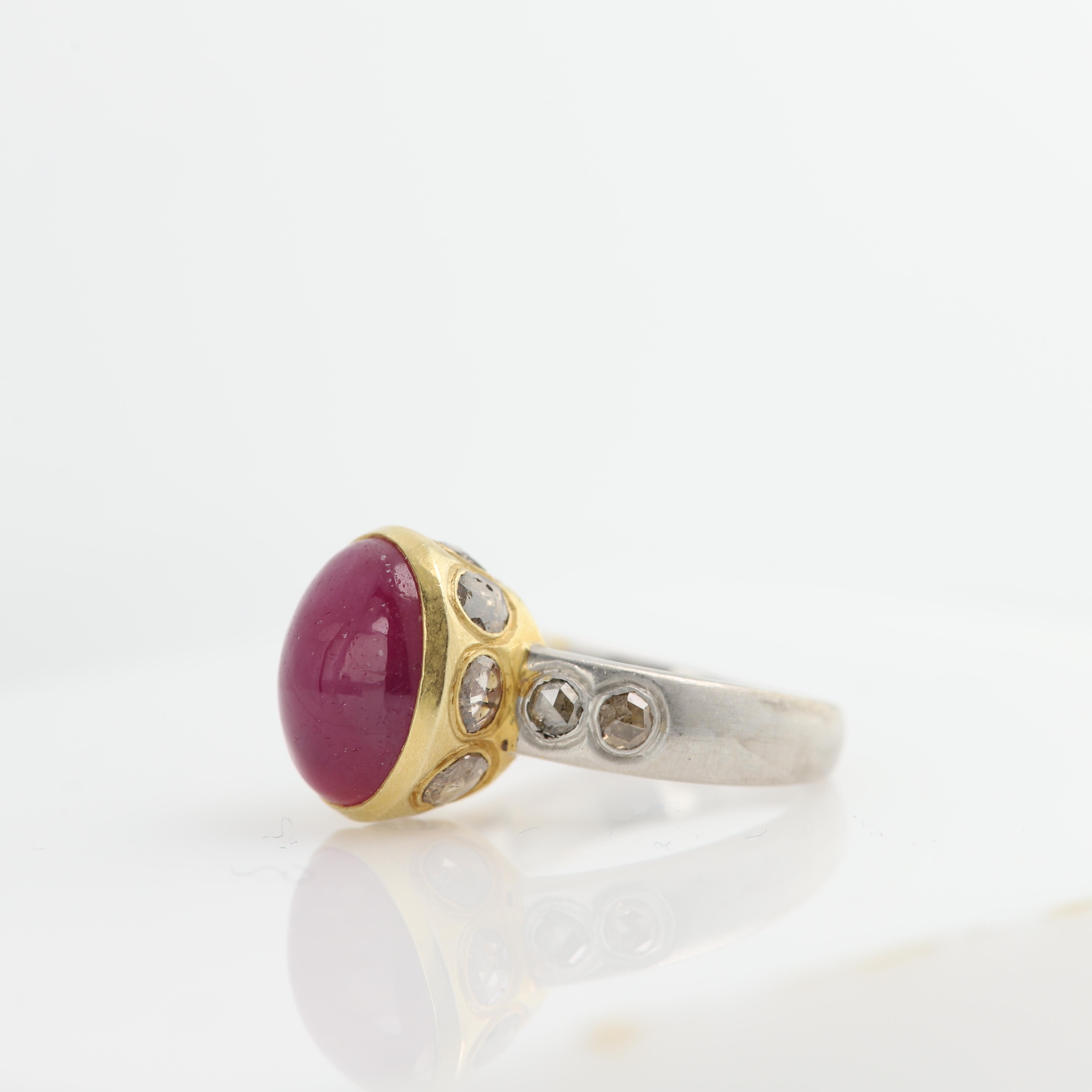 5.60 Carat  Ruby Cabochon Vintage Ring 18 Karat Oval Ruby Gemstone & Diamonds For Sale 4