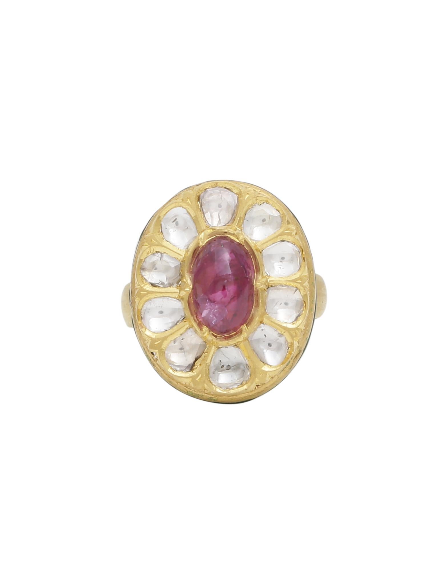 Rubin-Cabochon mit ungeschliffenen Diamanten Emaille-Ring Handgefertigt in 22K Gelbgold im Zustand „Neu“ im Angebot in Jaipur, IN