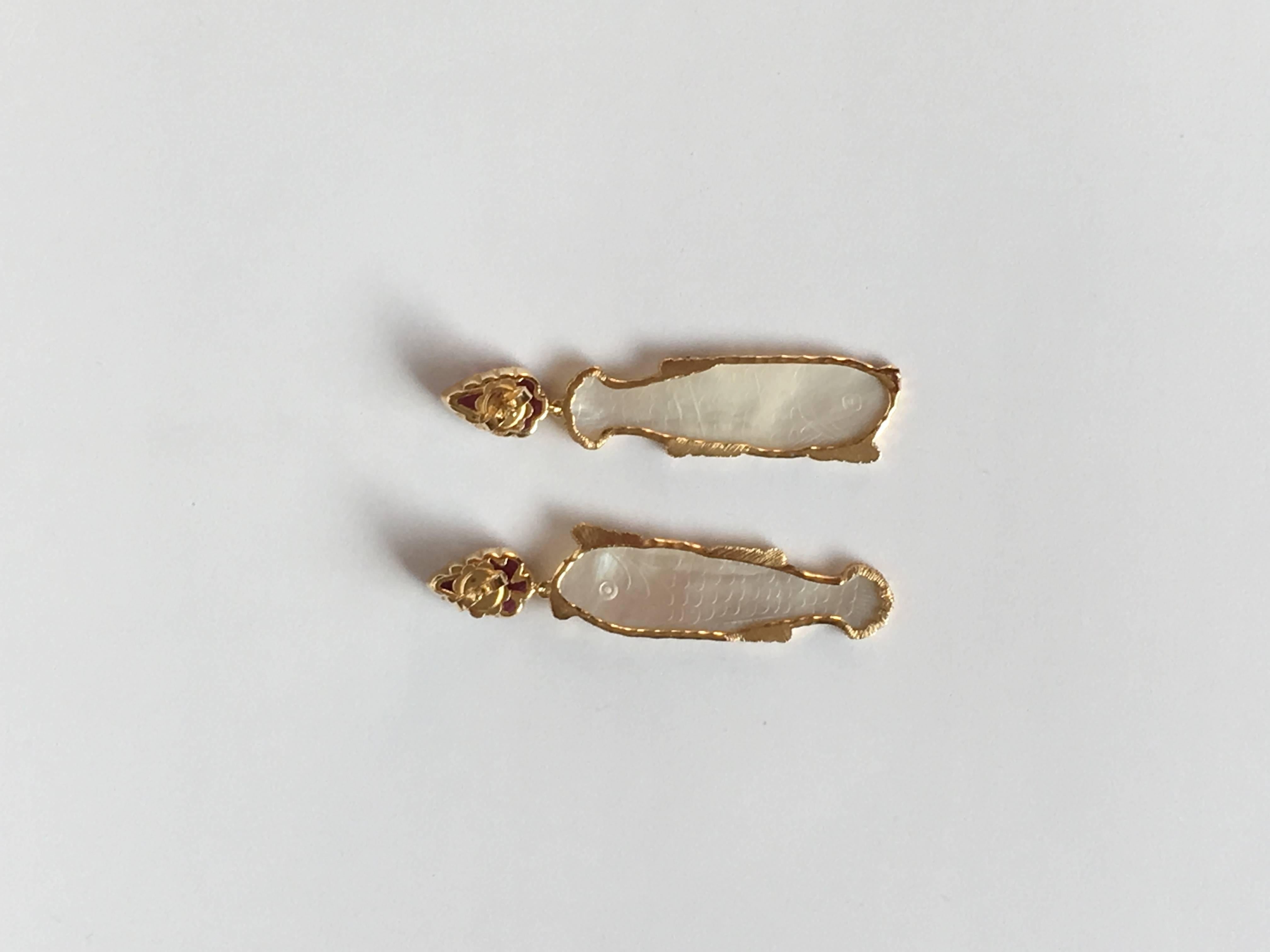 Ruby Carved Leaf Mother of Pearls Fish 18 Karat Gold Earrings For Sale 1