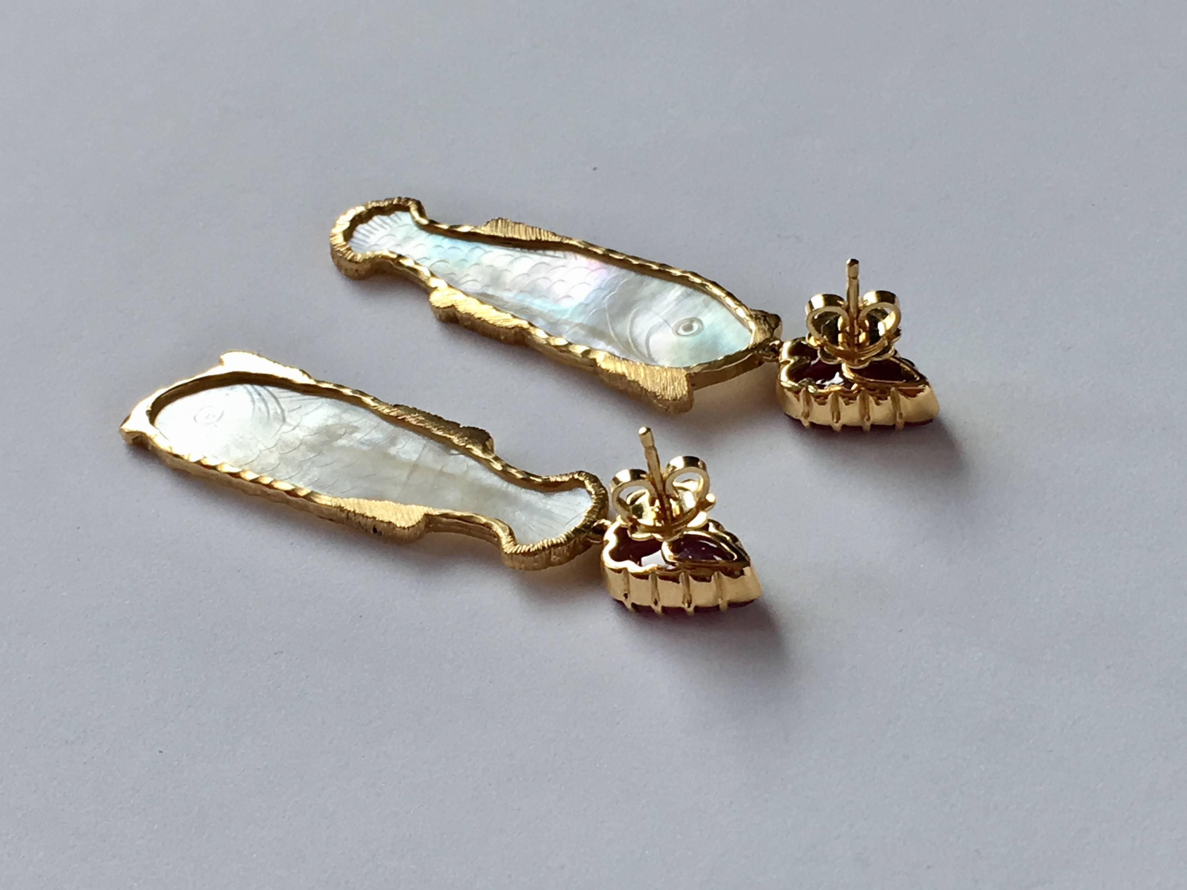 Ruby Carved Leaf Mother of Pearls Fish 18 Karat Gold Earrings For Sale 3