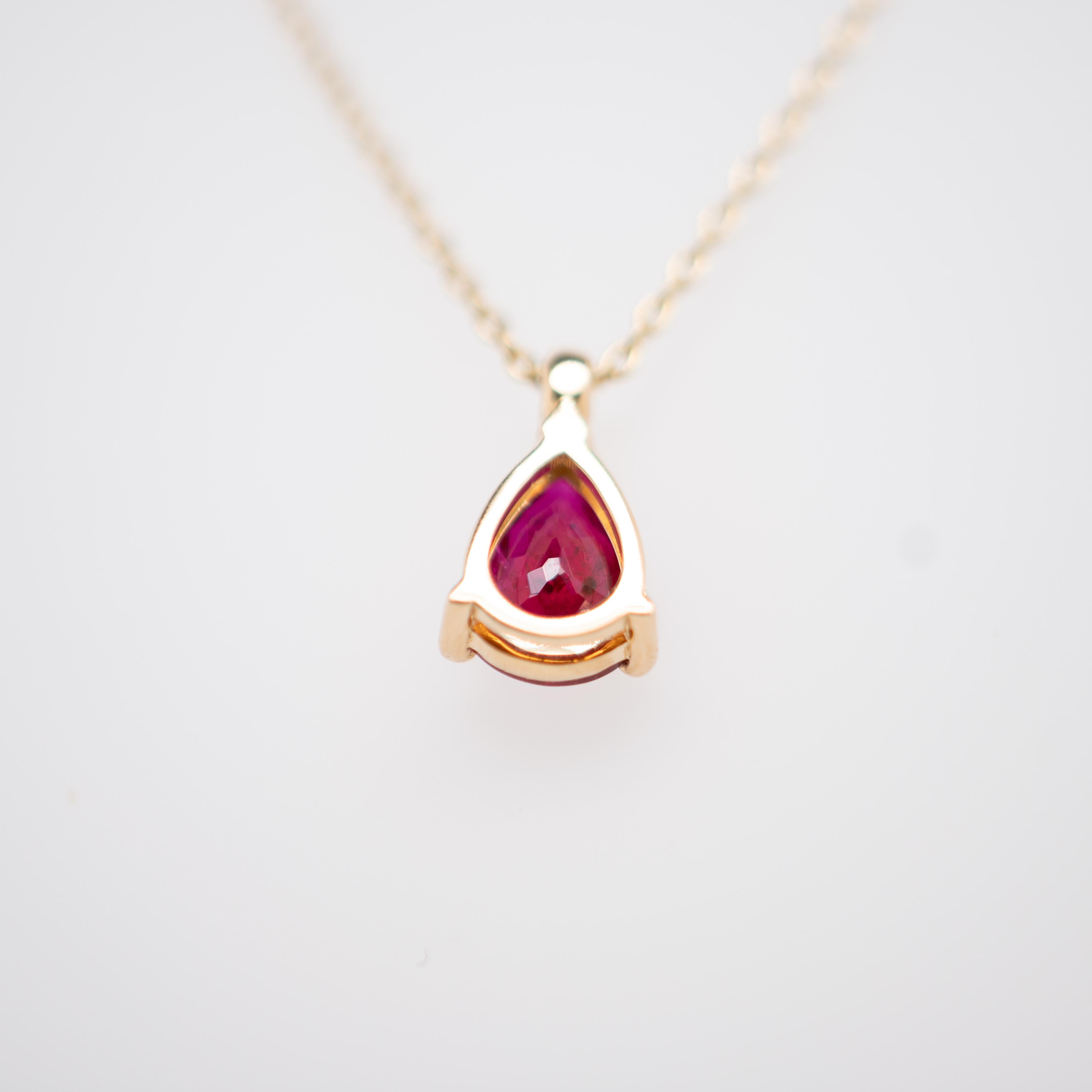 Ruby Certified Pigeon's Blood Pendant 18 Carat Yellow Gold In Excellent Condition In Vannes, FR