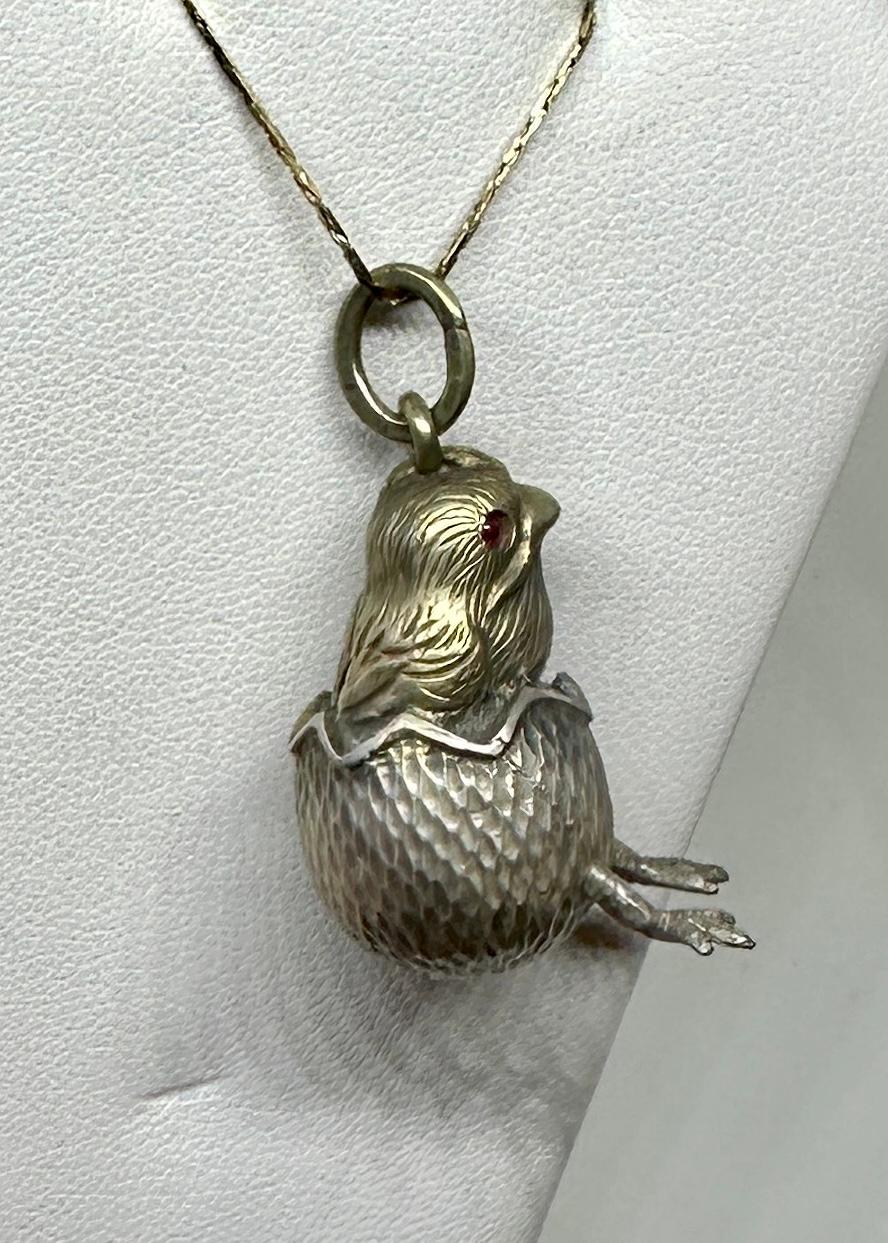 Ruby Chick In Easter Egg Pendant Necklace Charm Silver Albert Holmstrom Russian In Excellent Condition In New York, NY