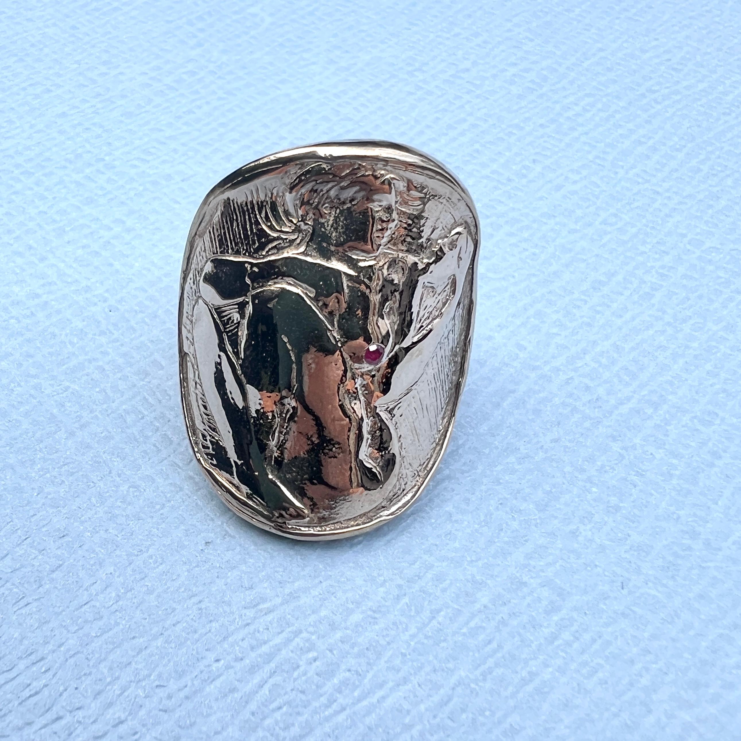 Anillo de rubíes Mujer con máscara Bronce J DAUPHIN Contemporáneo